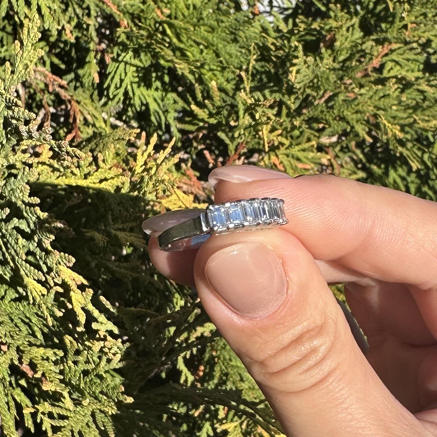 Vintage Platinum 1.0ctw Carrs Step Cut Diamond High Profile Band Ring Größe 5 im Angebot 8