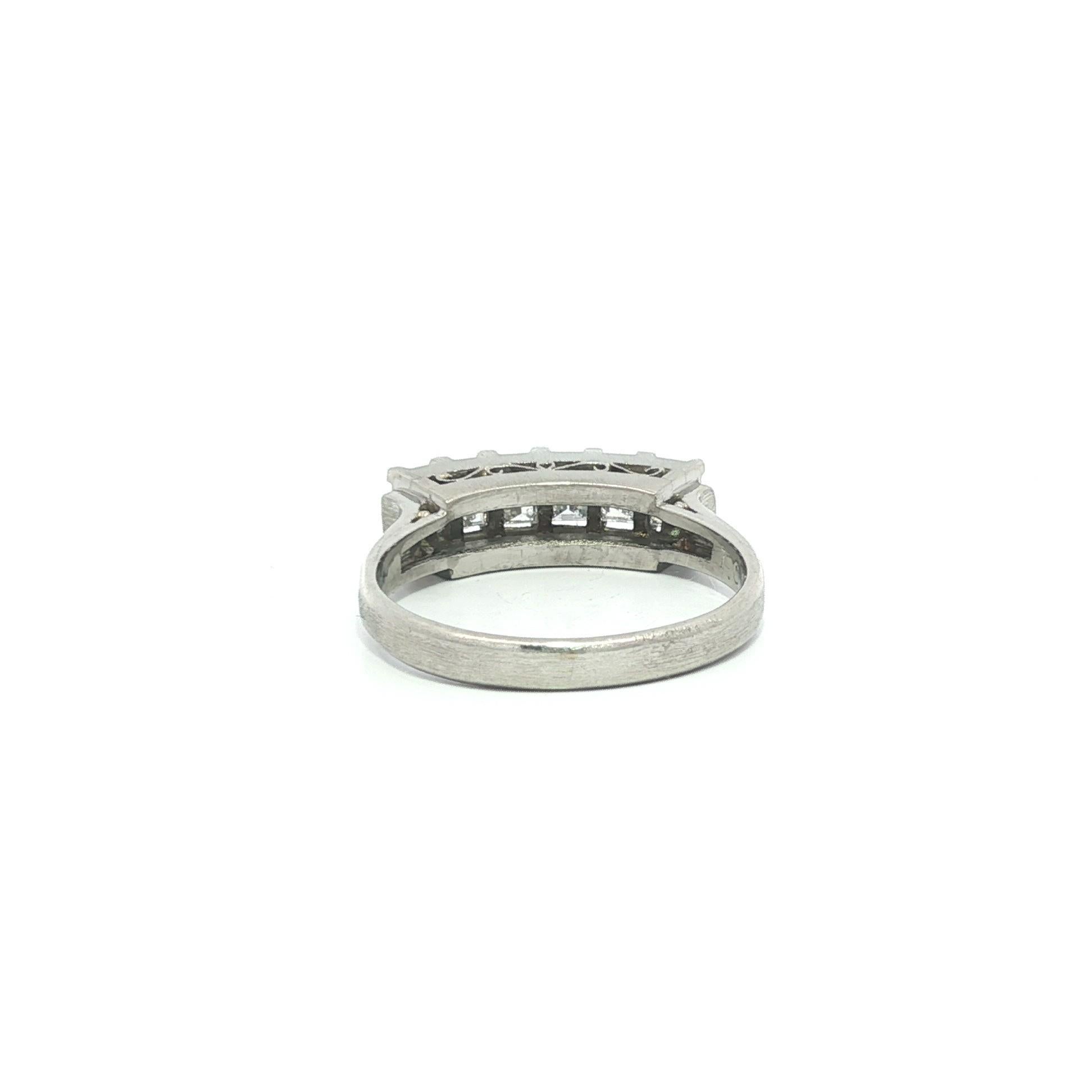 Vintage Platinum 1.0ctw Carrs Step Cut Diamond High Profile Band Ring Größe 5 im Angebot 1