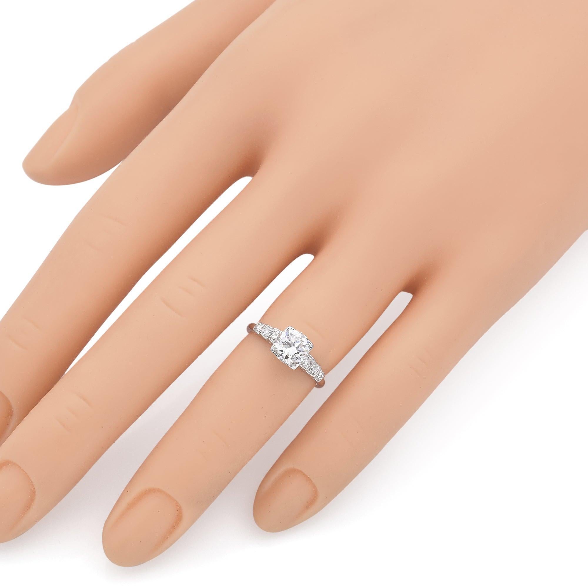 Vintage Platinum 1.12 Ct D SI1 Diamond Engagement Ring GIA en venta 2