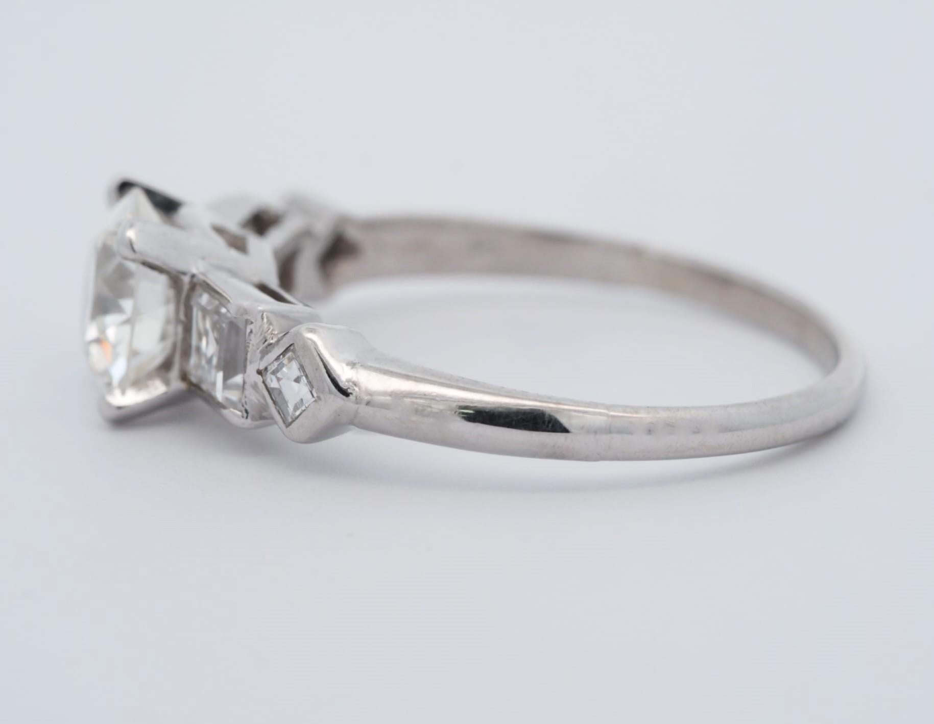 Taille vieille Europe Bague de fiançailles vintage en platine avec diamant taille européenne ancienne de 1,12 carat en vente