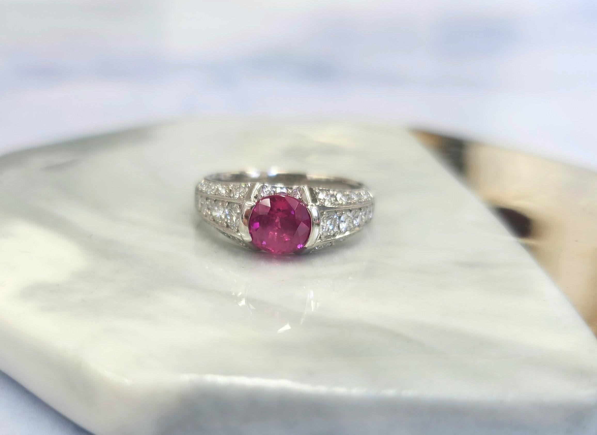 Contemporary Vintage Platinum 1.17 Carat Burma Ruby and Diamond Ring For Sale