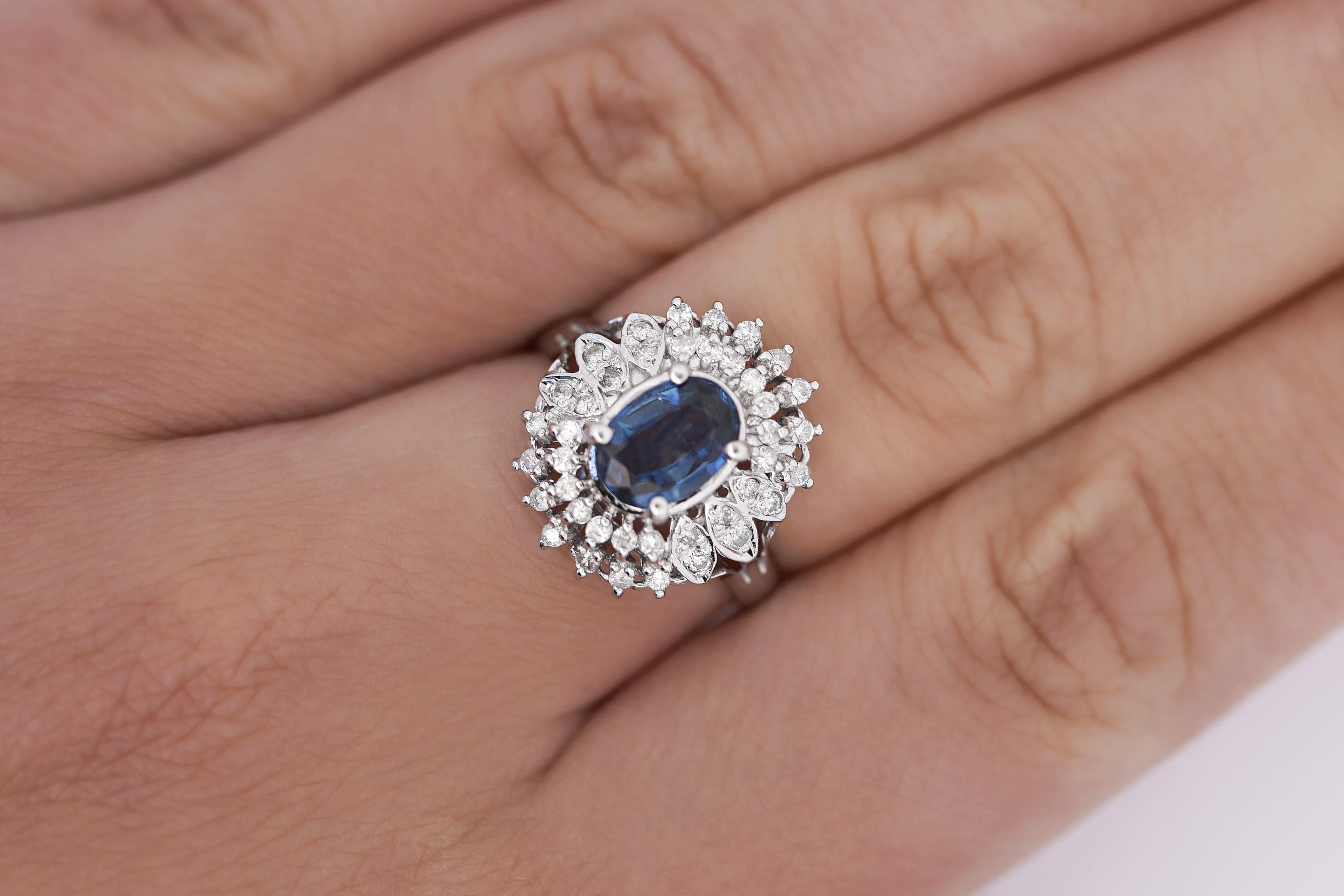 Art Deco Vintage Platinum 1.18 Carat Oval Blue Sapphire & Diamond Halo Filigree Ring For Sale
