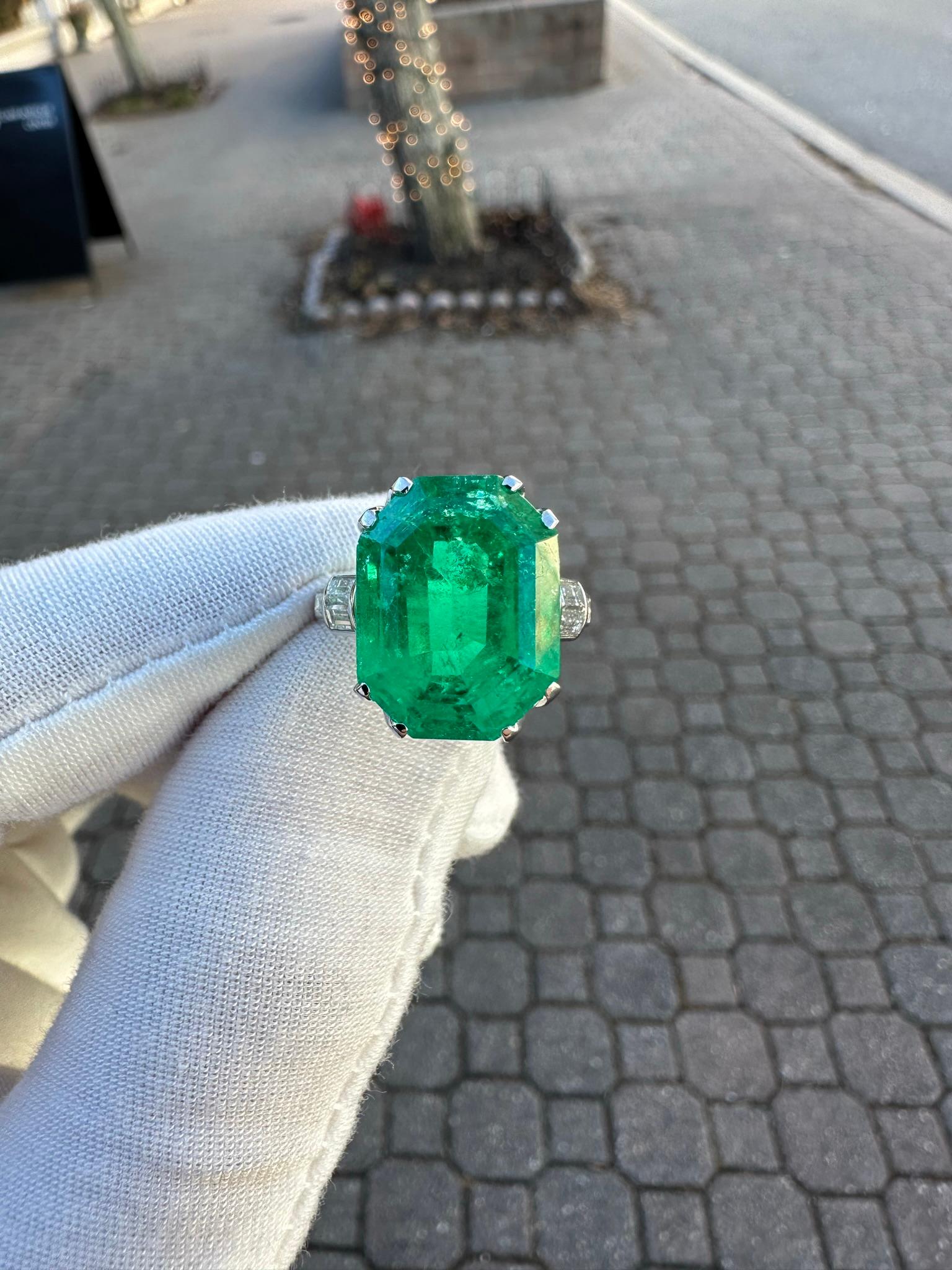 Women's Vintage Platinum 12.16ct AGL Emerald Cut Colombian Emerald Diamond Cocktail Ring For Sale