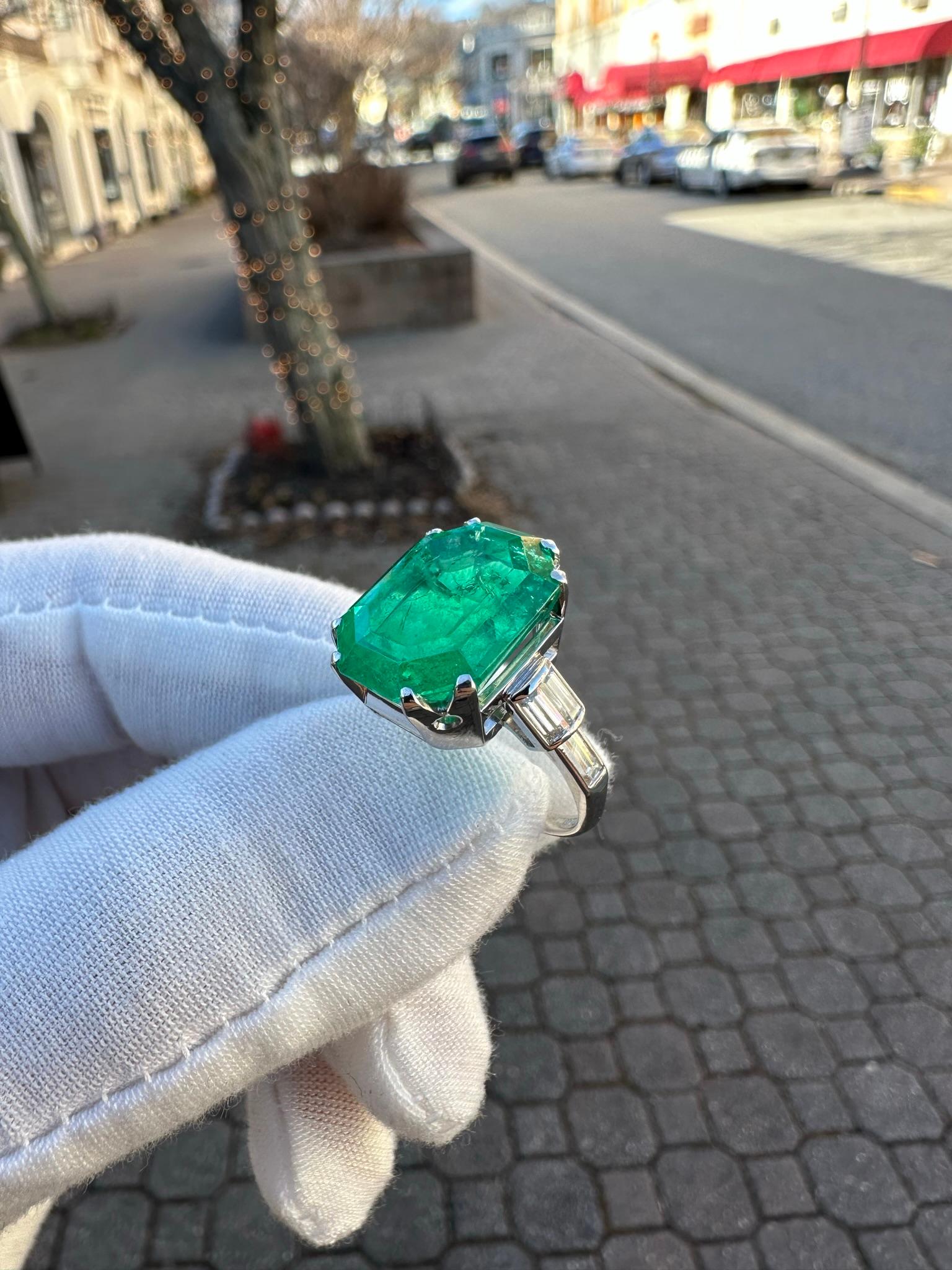Vintage Platinum 12.16ct AGL Emerald Cut Colombian Emerald Diamond Cocktail Ring For Sale 3