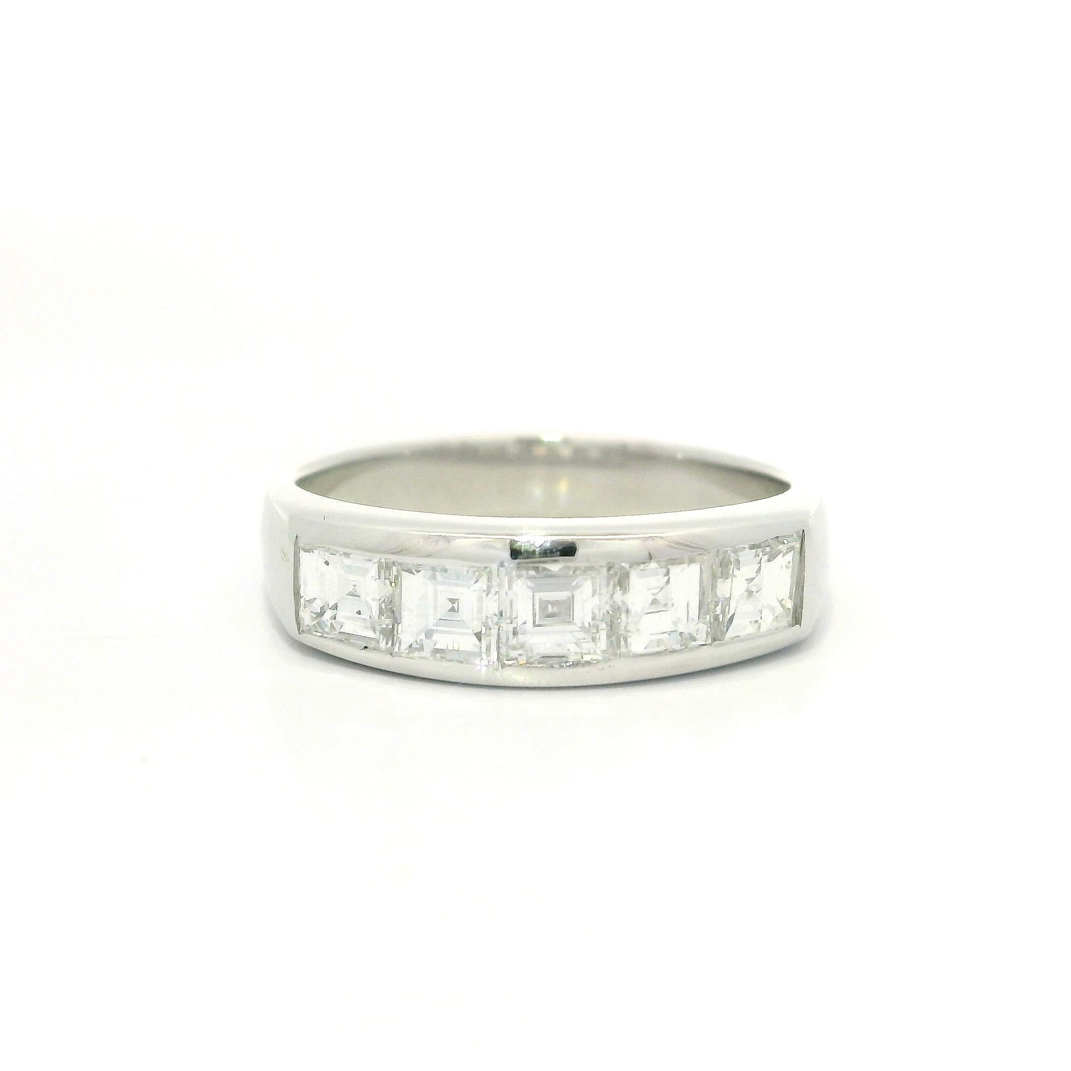 Vintage Platinum 1.25ctw Carré Square Step Cut Diamond 5 Stone Channel Band Ring im Angebot 7