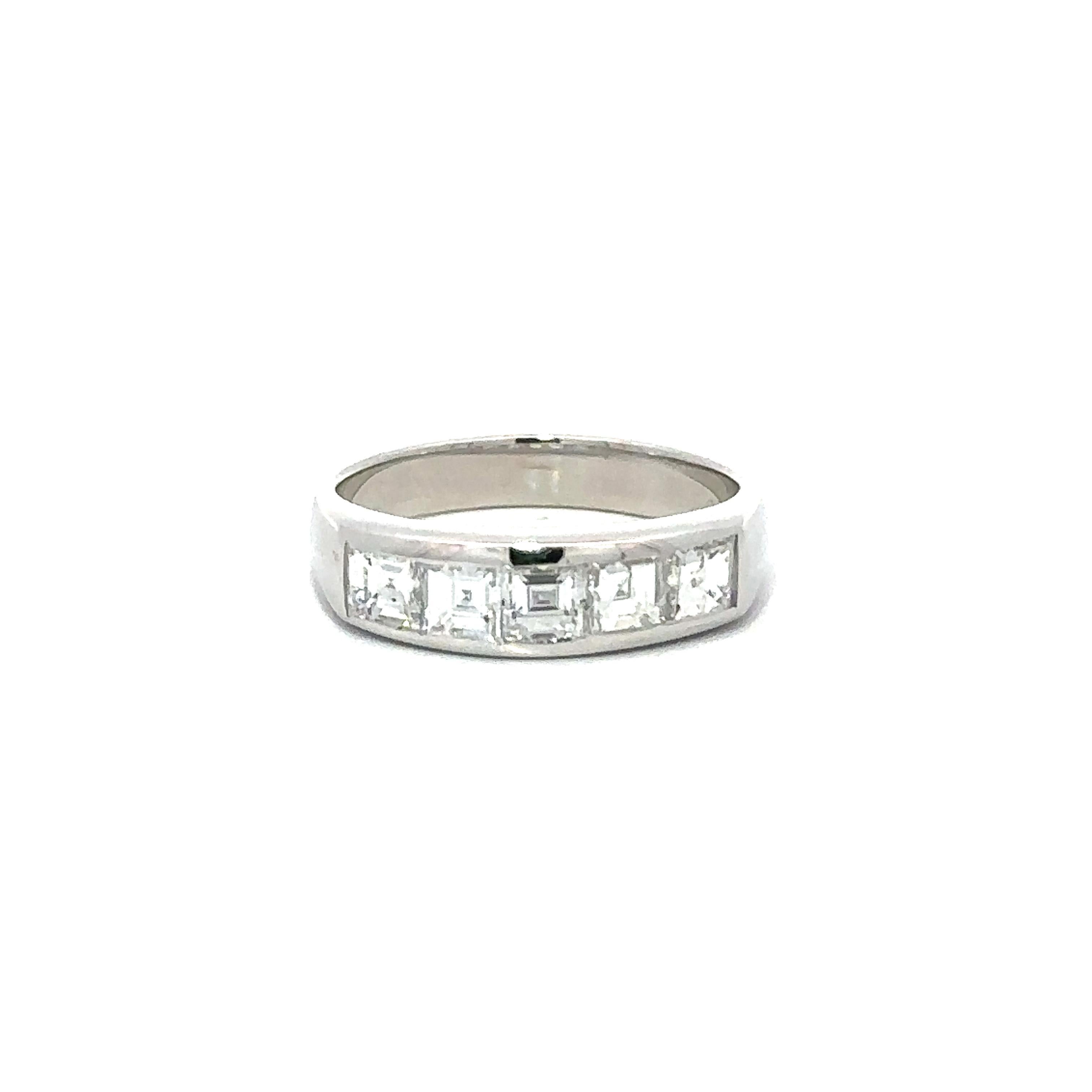 Vintage Platinum 1.25ctw Carré Square Step Cut Diamond 5 Stone Channel Band Ring im Angebot 8