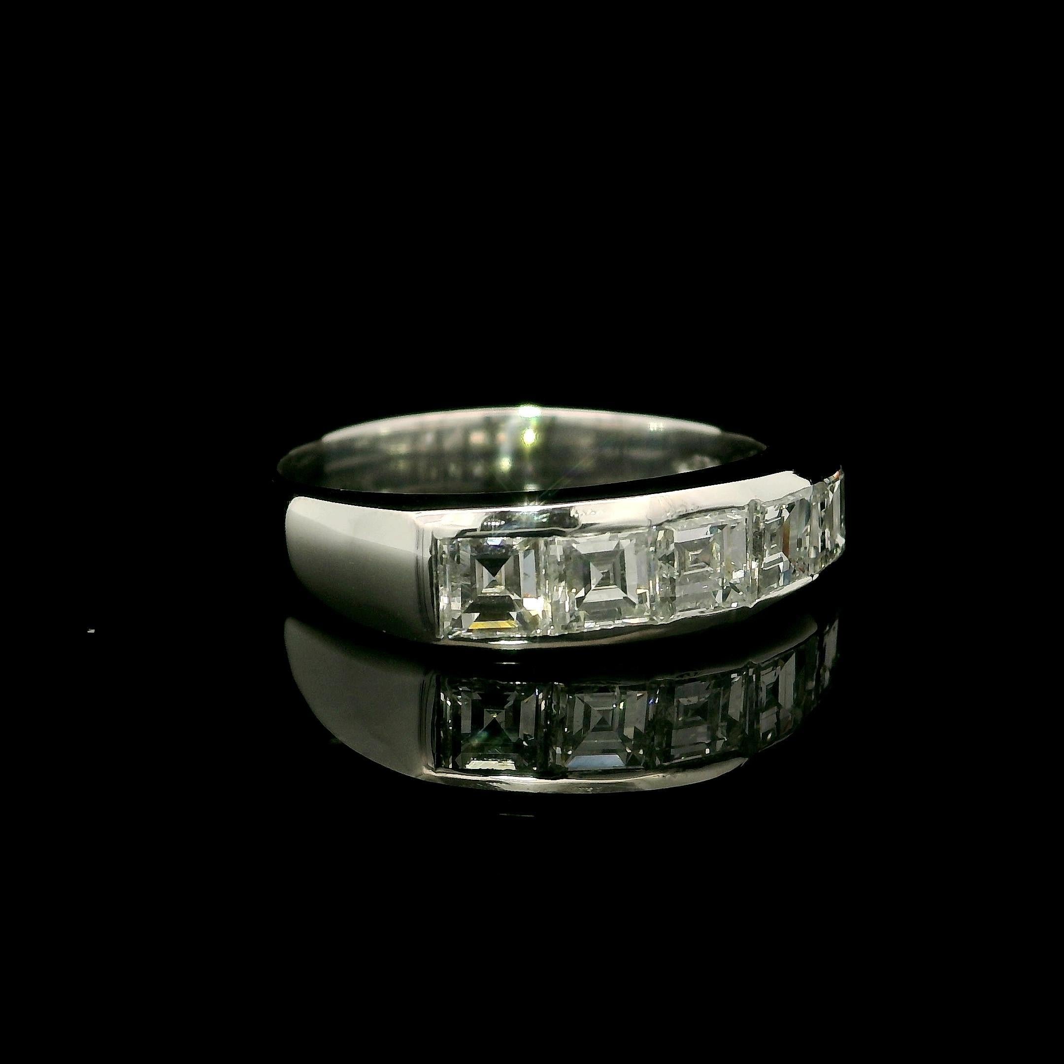 Vintage Platinum 1.25ctw Carré Square Step Cut Diamond 5 Stone Channel Band Ring im Angebot 9
