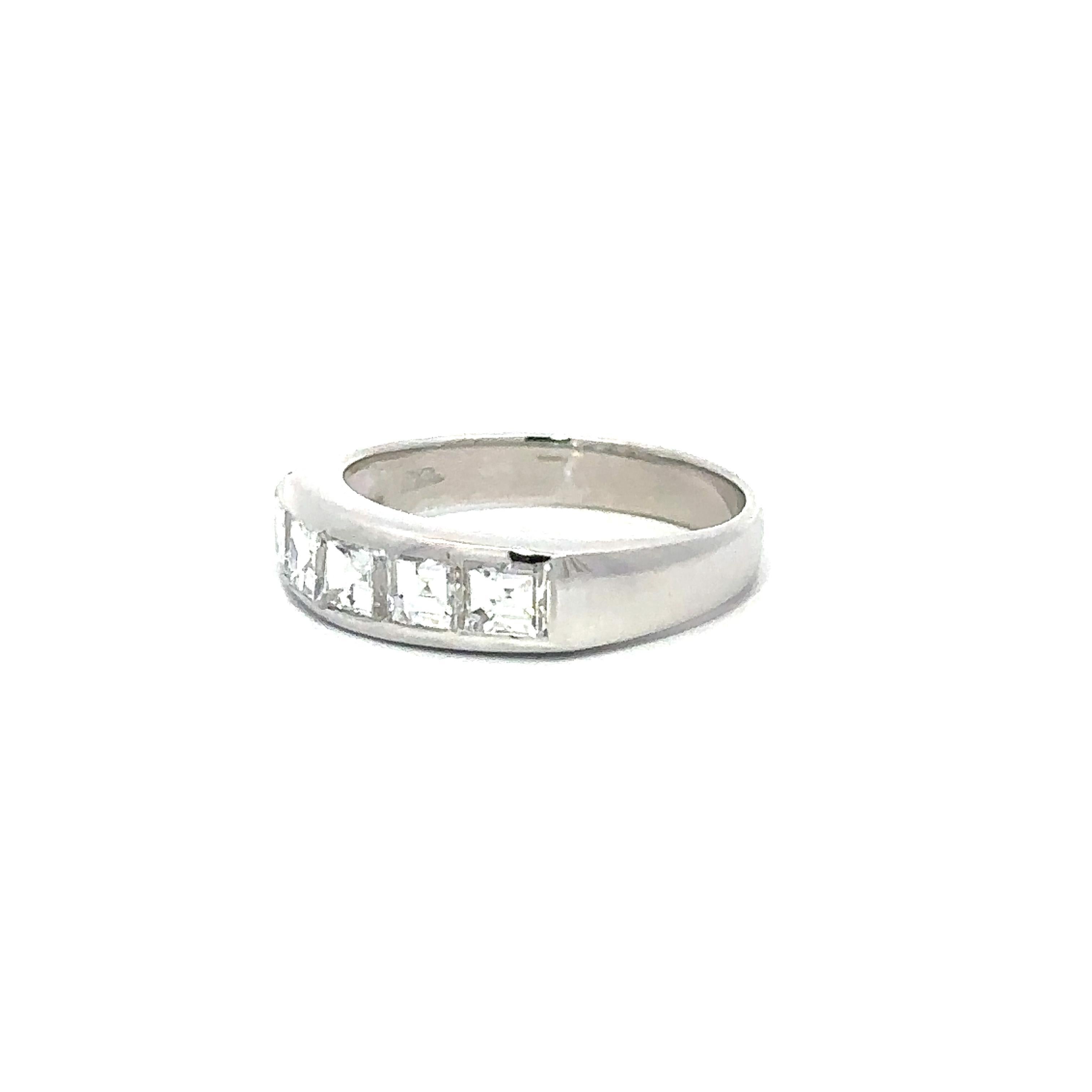 Vintage Platinum 1.25ctw Carré Square Step Cut Diamond 5 Stone Channel Band Ring im Angebot 2