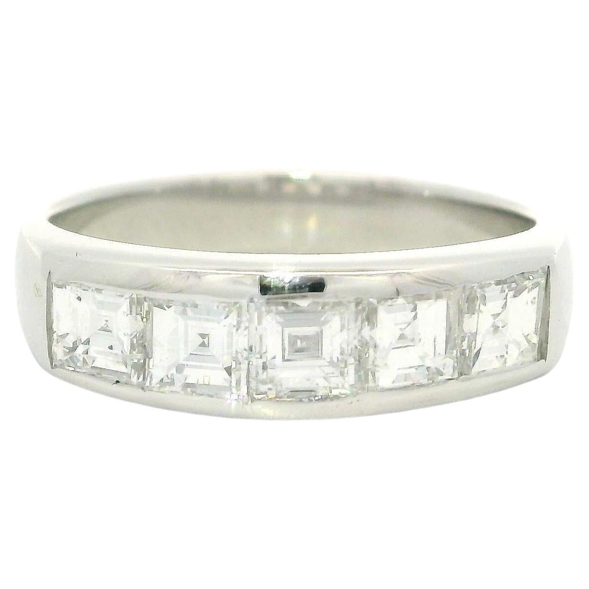 Vintage Platinum 1.25ctw Carré Square Step Cut Diamond 5 Stone Channel Band Ring im Angebot