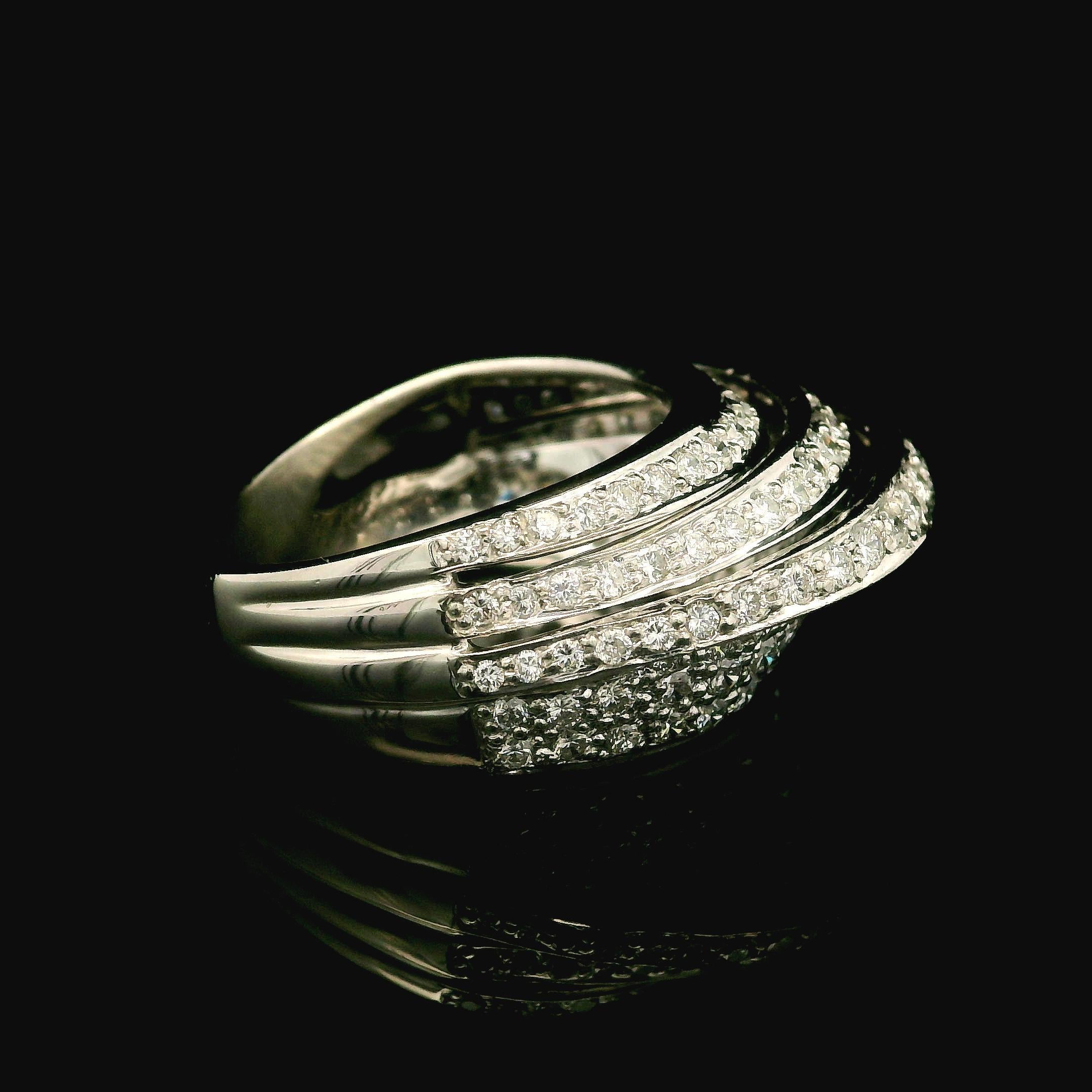 -Pierre(s)
Nombreux diamants naturels authentiques - taille ronde brillante - sertis en pavé - couleur flamboyante G-I - VS1/VS2 avec peu de clarté SI-I - 1.25ctw (approx.)

Matériau : Platine massif
Poids : 12,39 grammes
Taille de la bague : 6.5