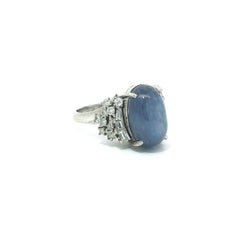 Anillo vintage de platino con zafiro estrella azul oval de 13,06 ctw y diamante redondo baguette