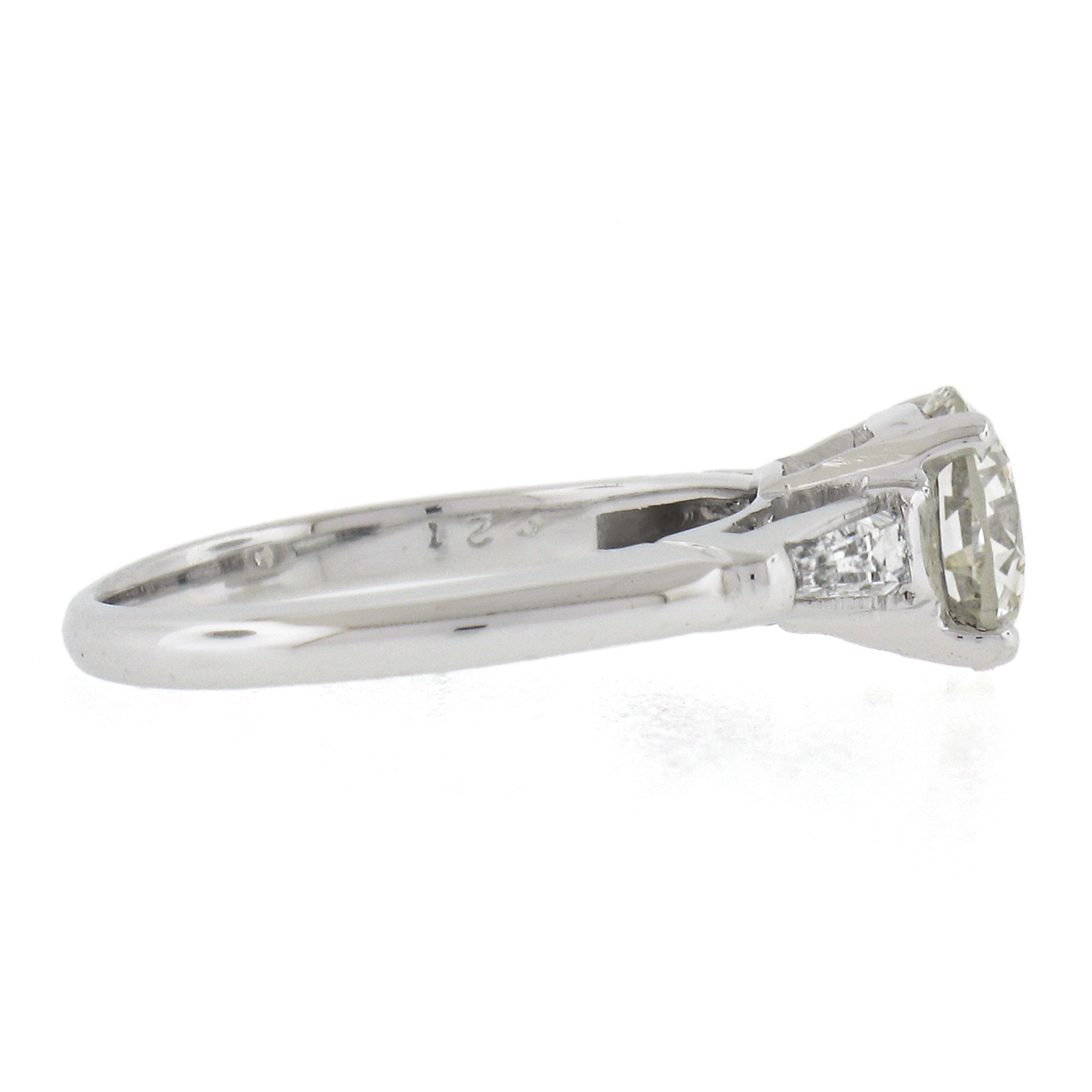 Bague de fiançailles vintage à 3 pierres avec diamant taille européenne ancienne 1,33 carat certifié GIA Pour femmes en vente