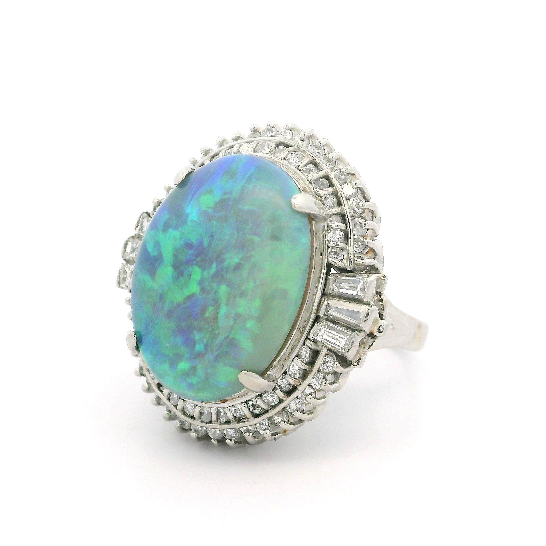 Bague cocktail fantaisie vintage en platine avec grande opale de 13,90 ctw avec halo de diamants 6