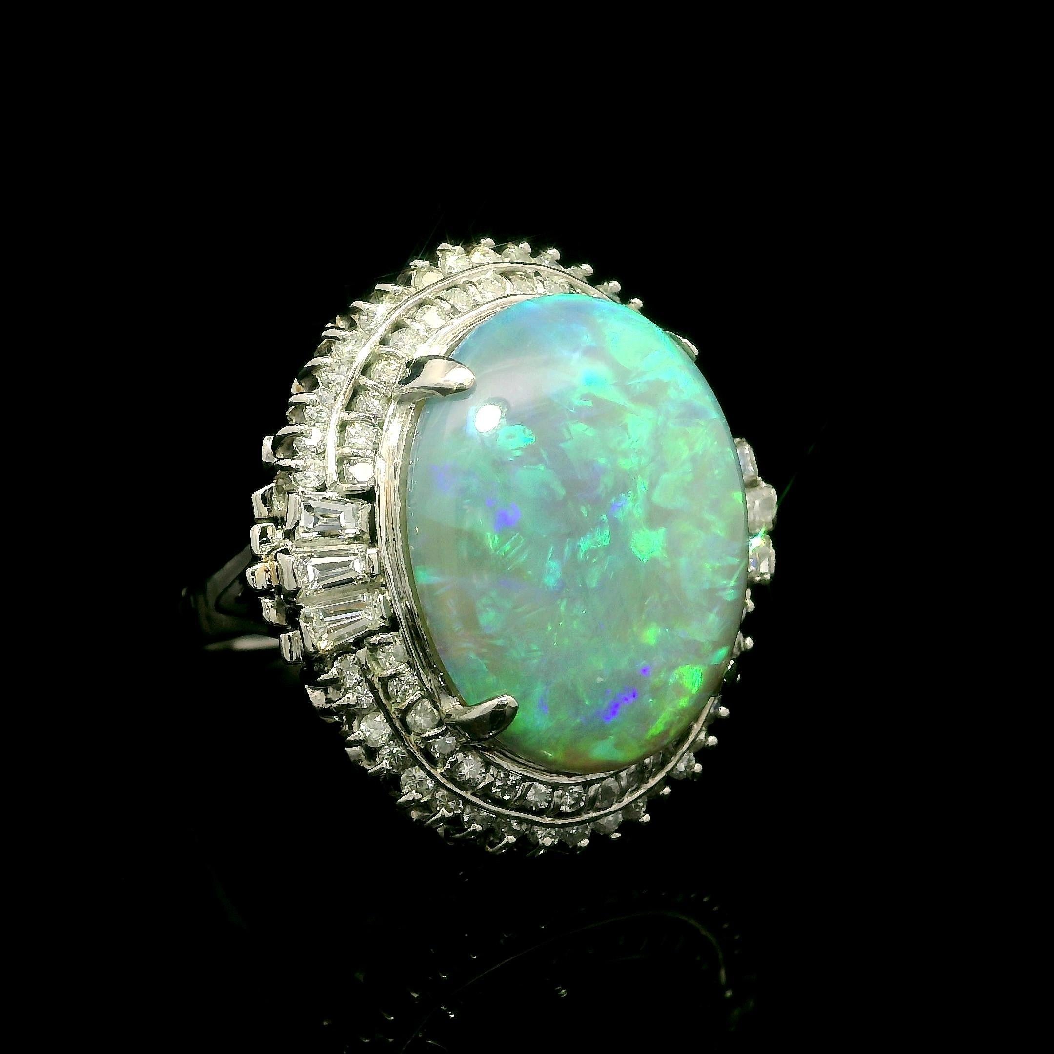 Bague cocktail fantaisie vintage en platine avec grande opale de 13,90 ctw avec halo de diamants 8