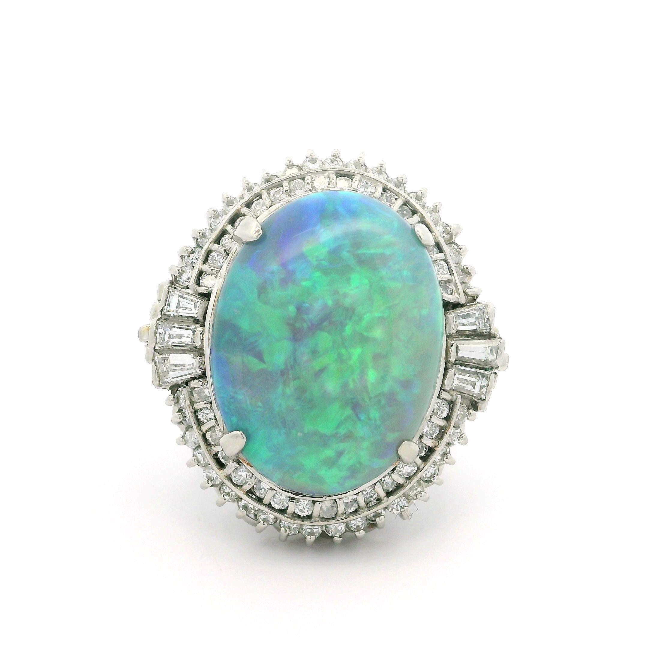 Bague cocktail fantaisie vintage en platine avec grande opale de 13,90 ctw avec halo de diamants 4