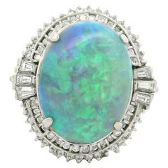 Bague cocktail fantaisie vintage en platine avec grande opale de 13,90 ctw avec halo de diamants