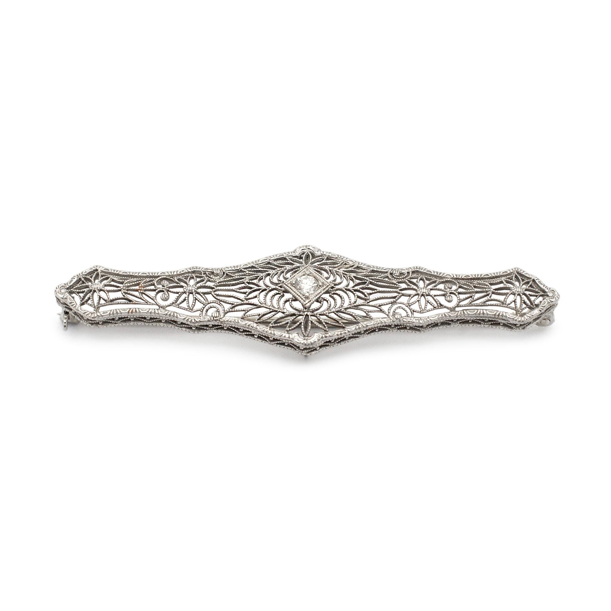 Vintage Platinum & 14K White Gold Filigreed Diamond Brooch In Excellent Condition For Sale In Houston, TX