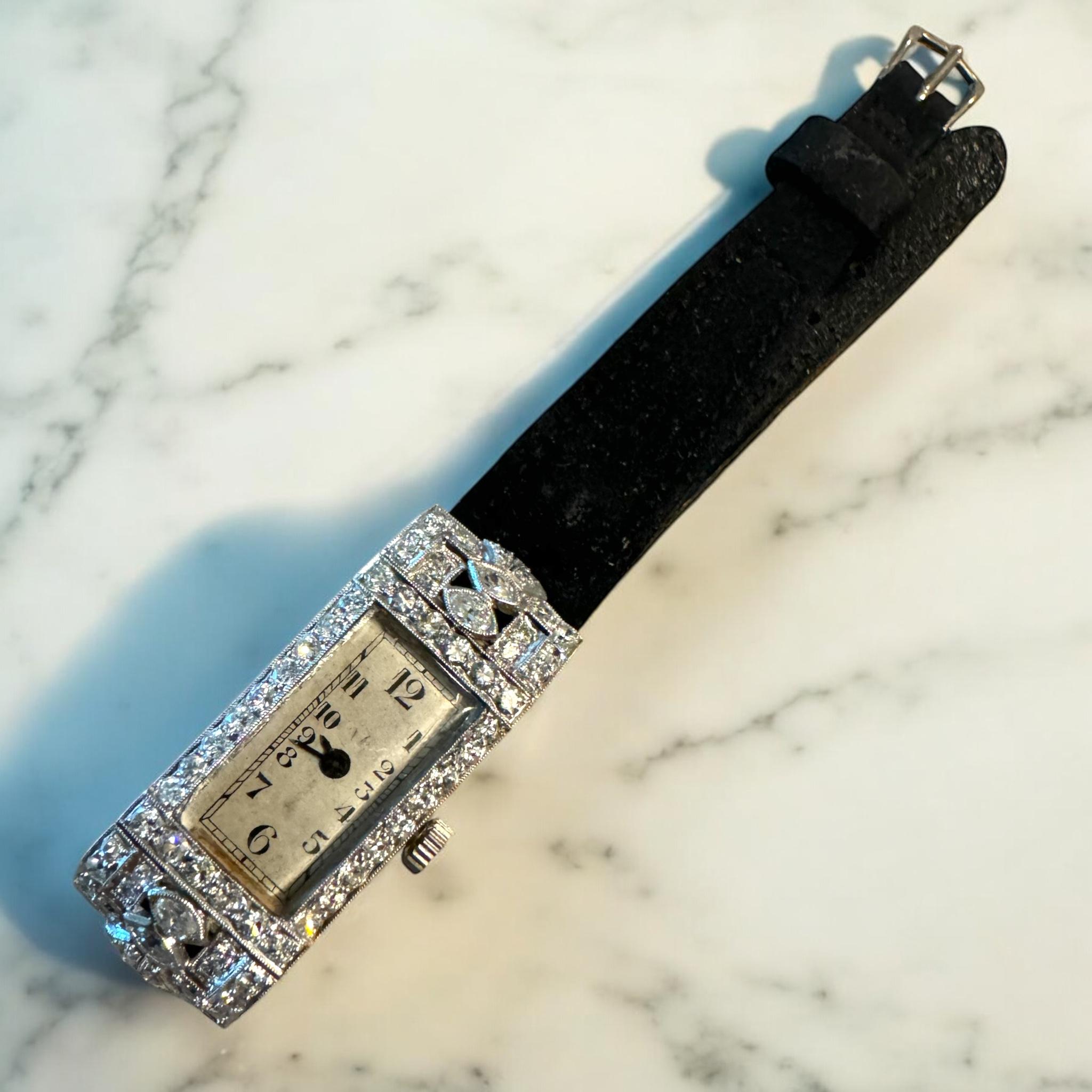 Montre vintage en platine avec diamants 1,5 carat sur bracelet de montre en velours en vente 3