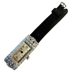 Reloj vintage de platino y diamantes de 1,5 quilates con correa de terciopelo