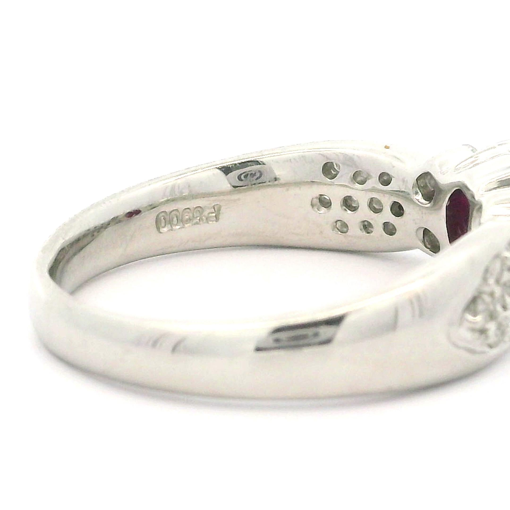 Vintage Platinum 1.54ctw Oval Cabochon Cut Star Ruby & Diamond Classy Ring For Sale 2