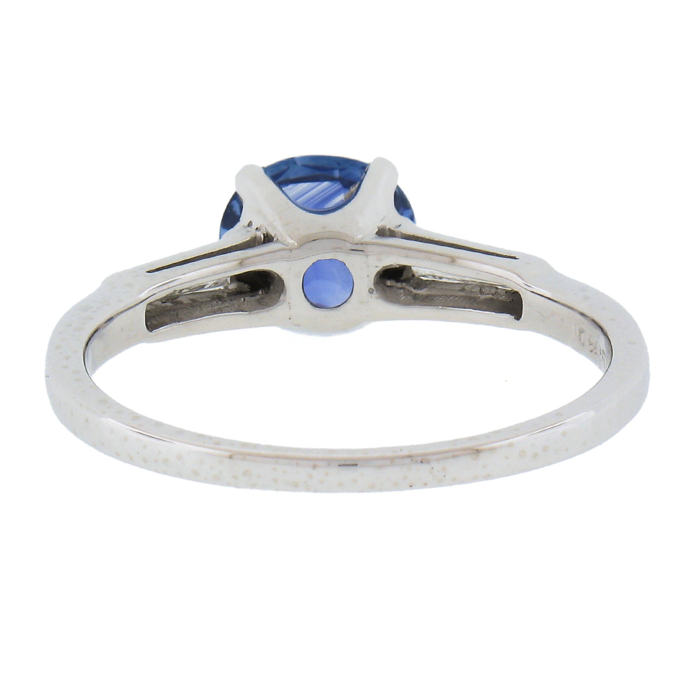 Platin 1,82 Karat GIA Oval Blauer Saphir & spitz zulaufender Baguette-Diamant Ring, Vintage im Angebot 2