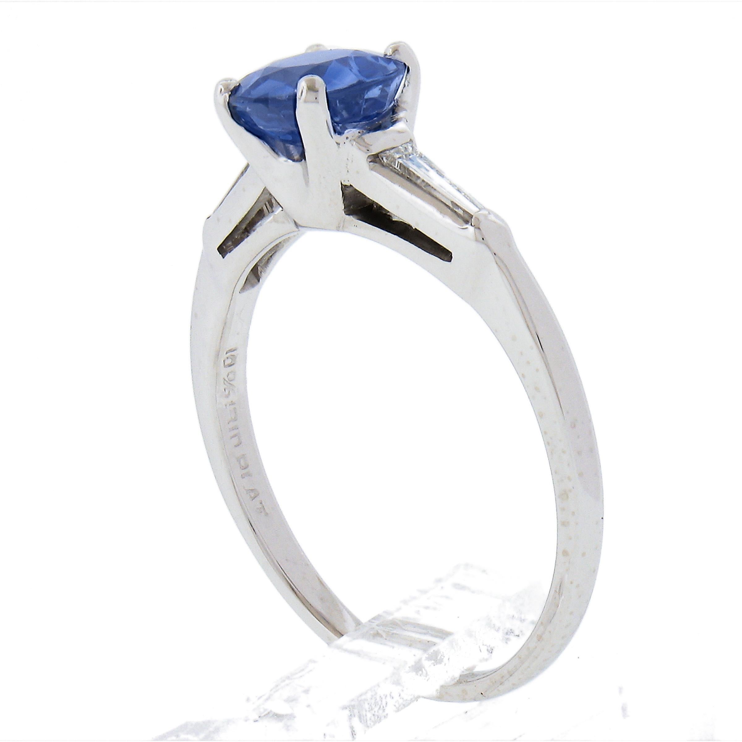 Platin 1,82 Karat GIA Oval Blauer Saphir & spitz zulaufender Baguette-Diamant Ring, Vintage im Angebot 4