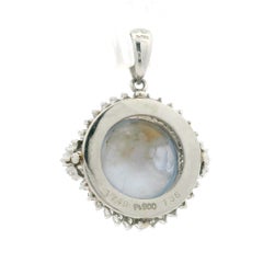 Ciondolo aureolato in platino vintage con zaffiro rotondo cabochon GIA da 18,85 ctw e diamante.