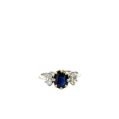 Vintage Platinum & 18ct Yellow Gold Oval 3 Stone Diamond and Sapphire Ring (bague ovale à 3 pierres en platine et or jaune)