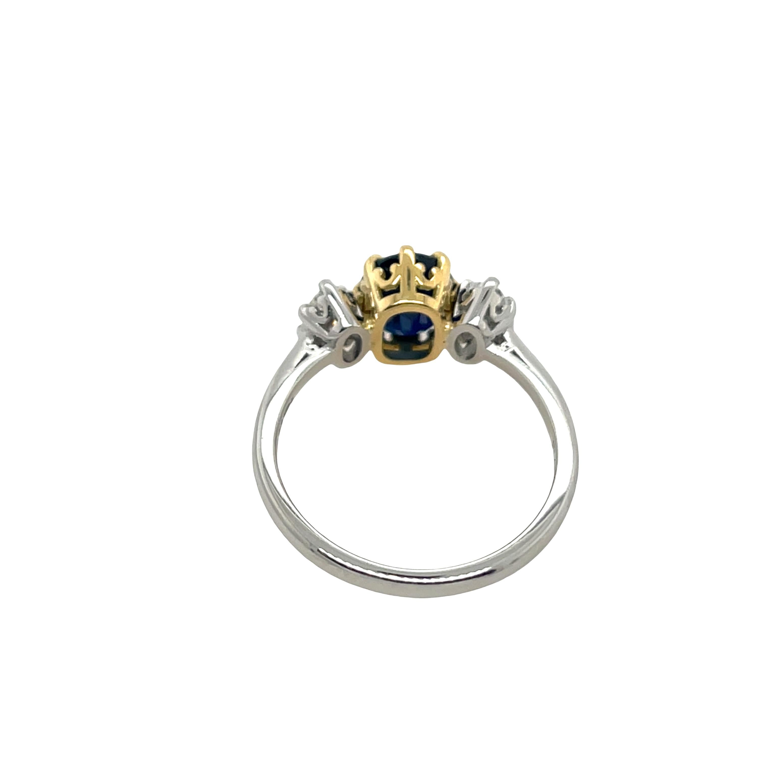 Vintage Platinum & 18ct Yellow Gold Oval 3 Stone Diamond and Sapphire Ring In Excellent Condition For Sale In London, GB