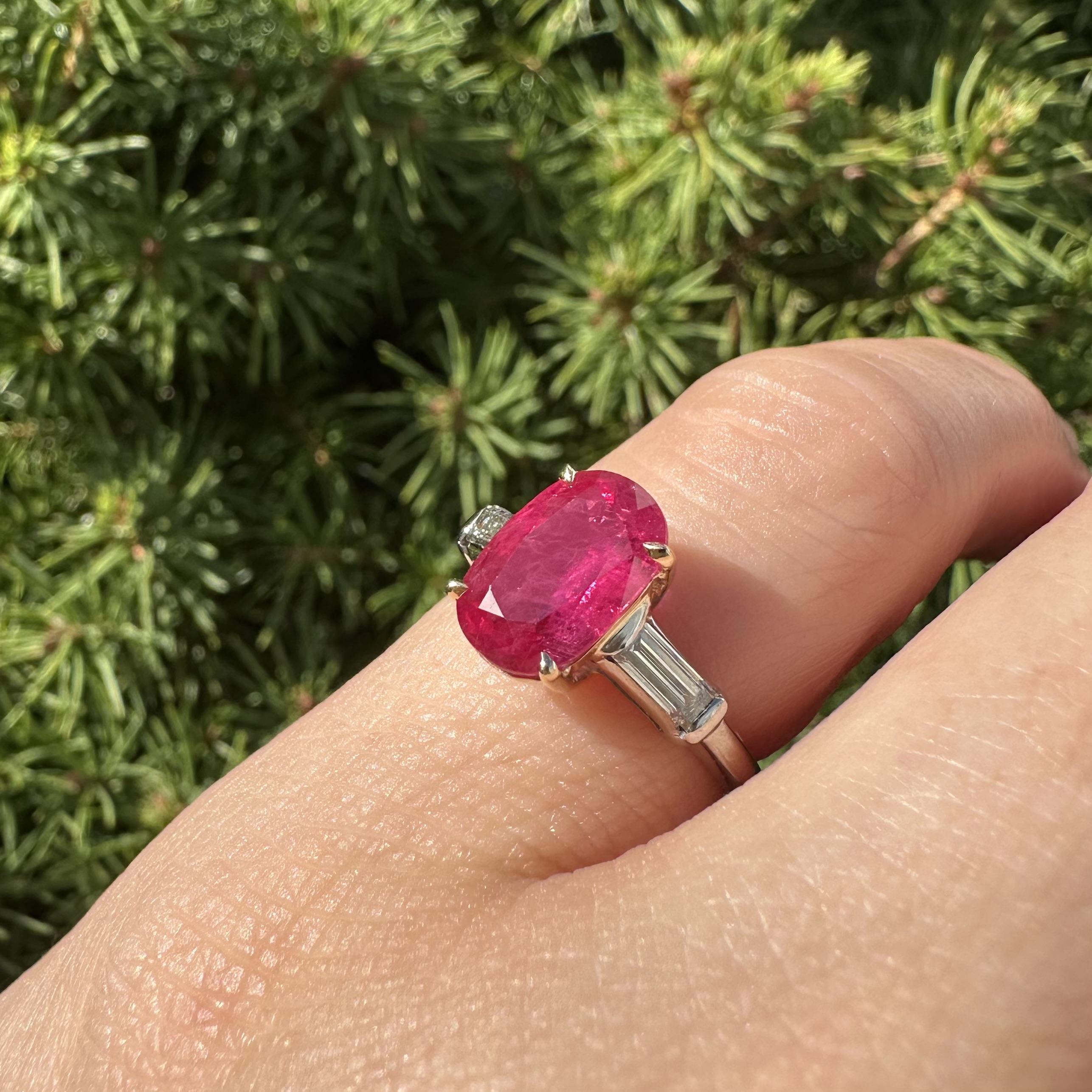 Vintage Platinum 18k Gold GIA 2.55ctw Oval Red Ruby Baguette Diamond Accent Ring in vendita 5