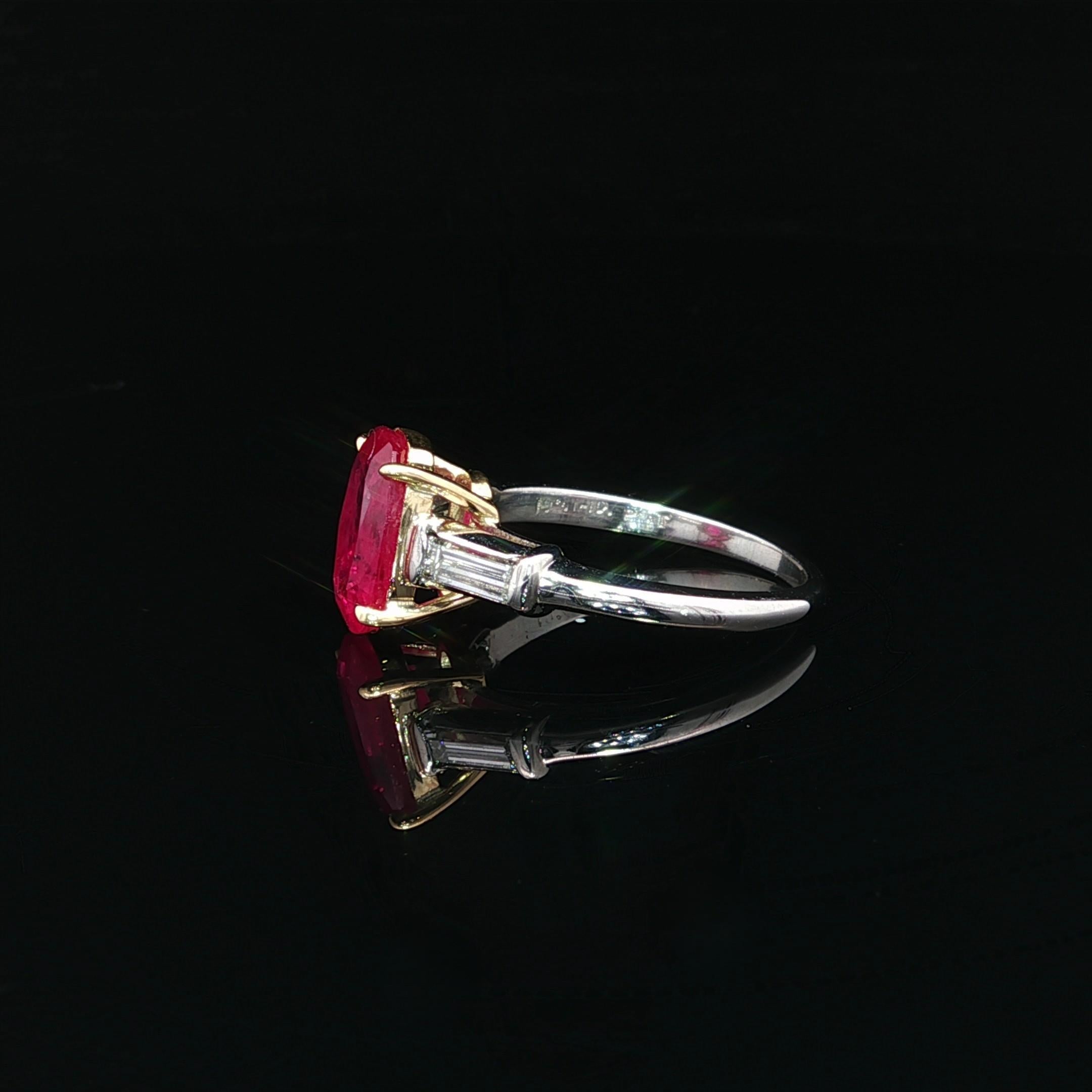 Vintage Platinum 18k Gold GIA 2.55ctw Oval Red Ruby Baguette Diamond Accent Ring in vendita 2
