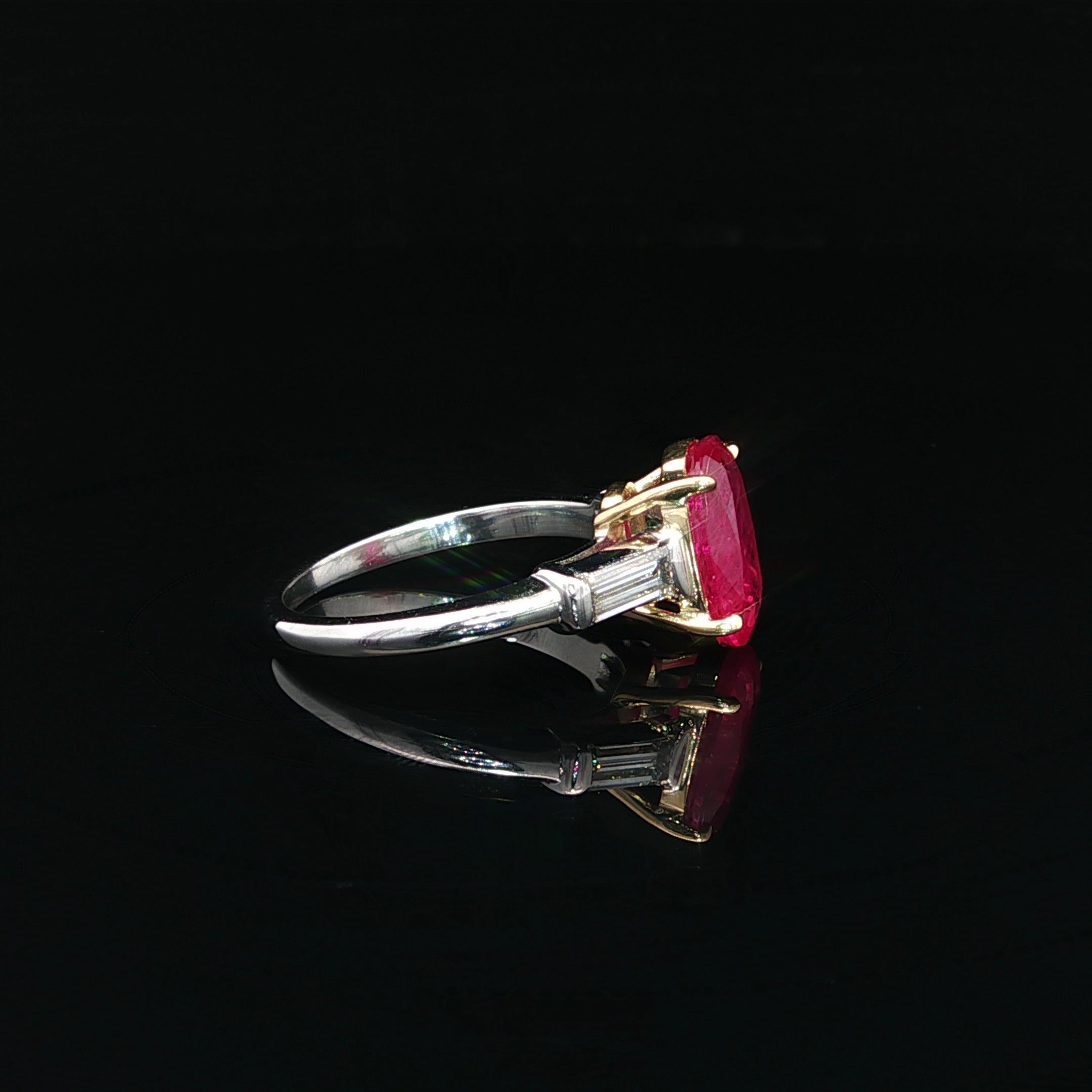 Vintage Platinum 18k Gold GIA 2.55ctw Oval Red Ruby Baguette Diamond Accent Ring in vendita 3