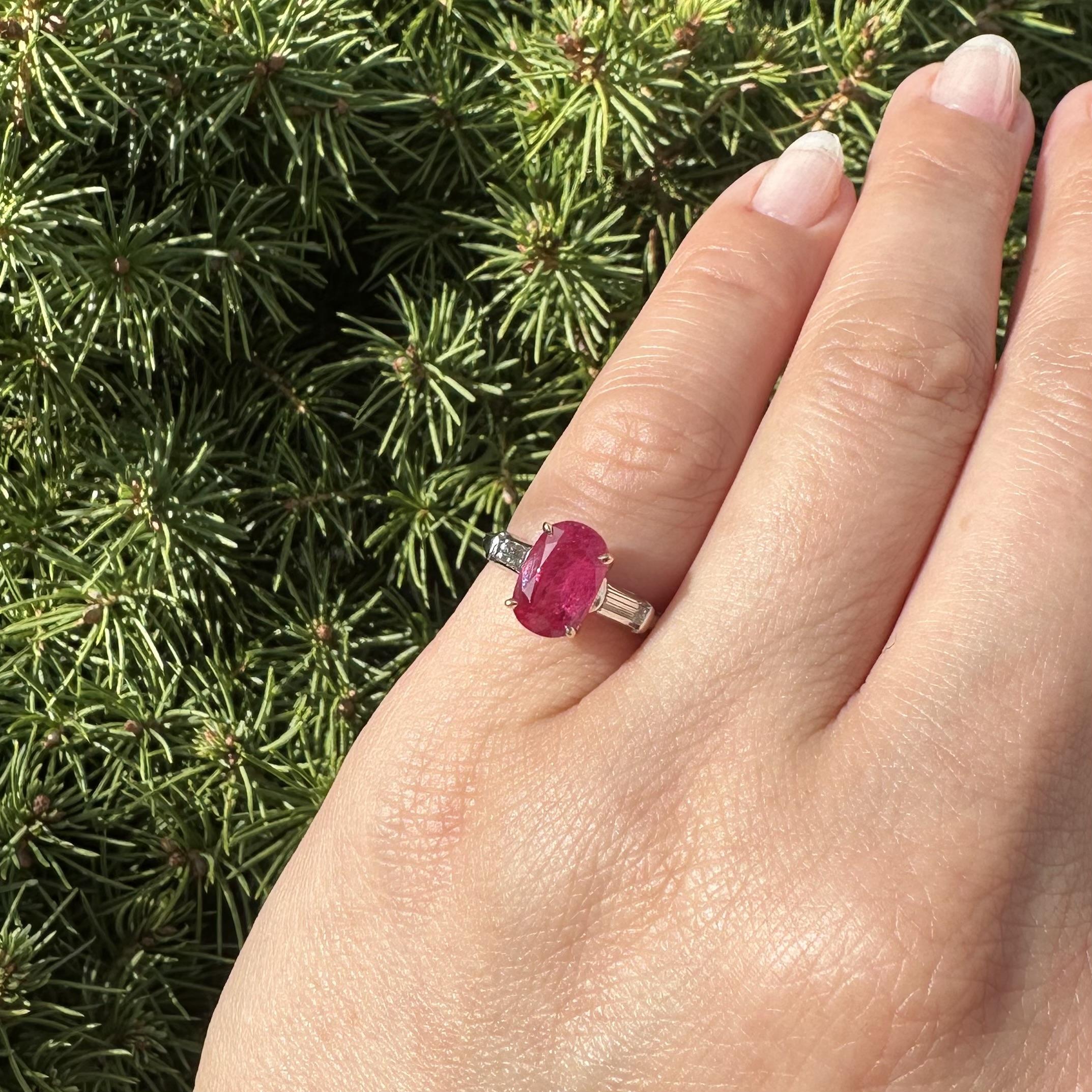 Vintage Platinum 18k Gold GIA 2.55ctw Oval Red Ruby Baguette Diamond Accent Ring in vendita 4