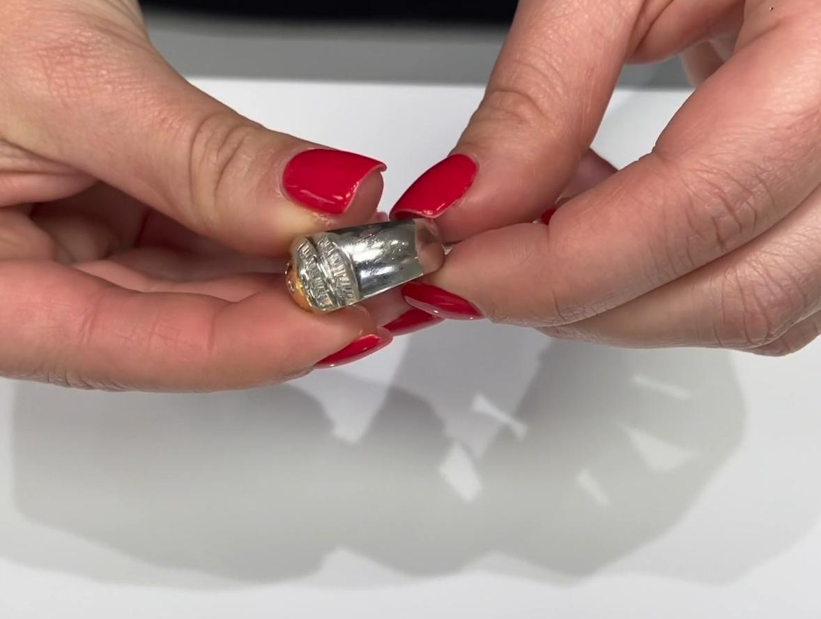 Vintage Platin & 18k Gelbgold Dome Ring mit gebogenem Schaft, ausgestellte Baguetten im Angebot 2