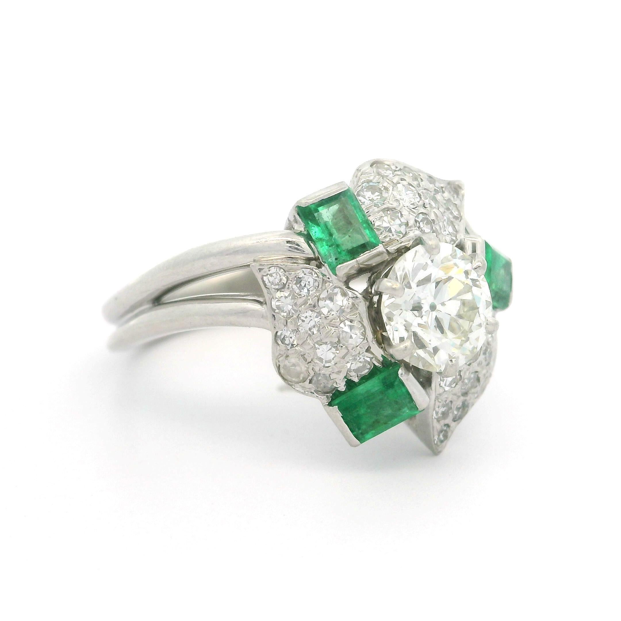 Vintage Platinum 1940s Mid Century 1.98ctw Diamond Emerald Flower Cocktail Ring For Sale 7