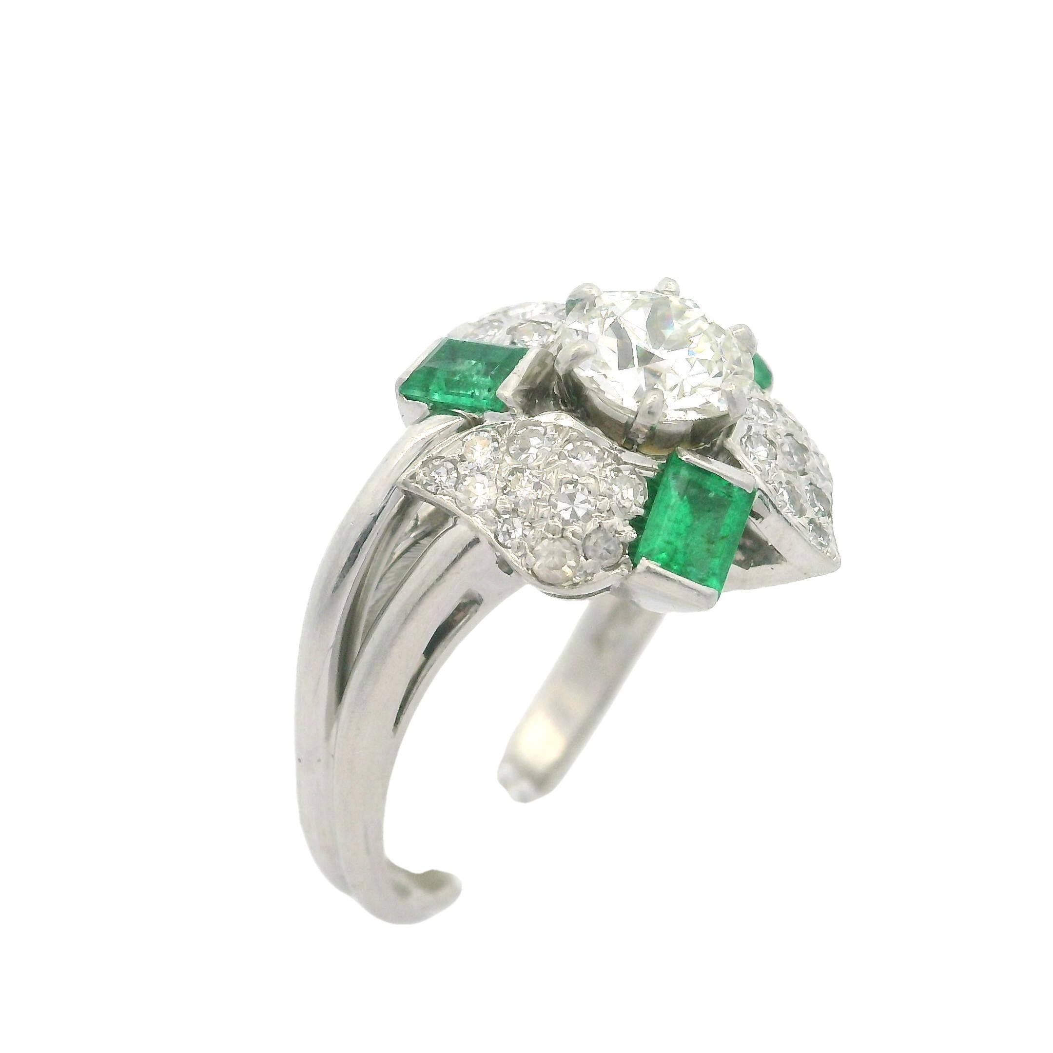 Vintage Platinum 1940s Mid Century 1.98ctw Diamond Emerald Flower Cocktail Ring In Excellent Condition For Sale In Montclair, NJ