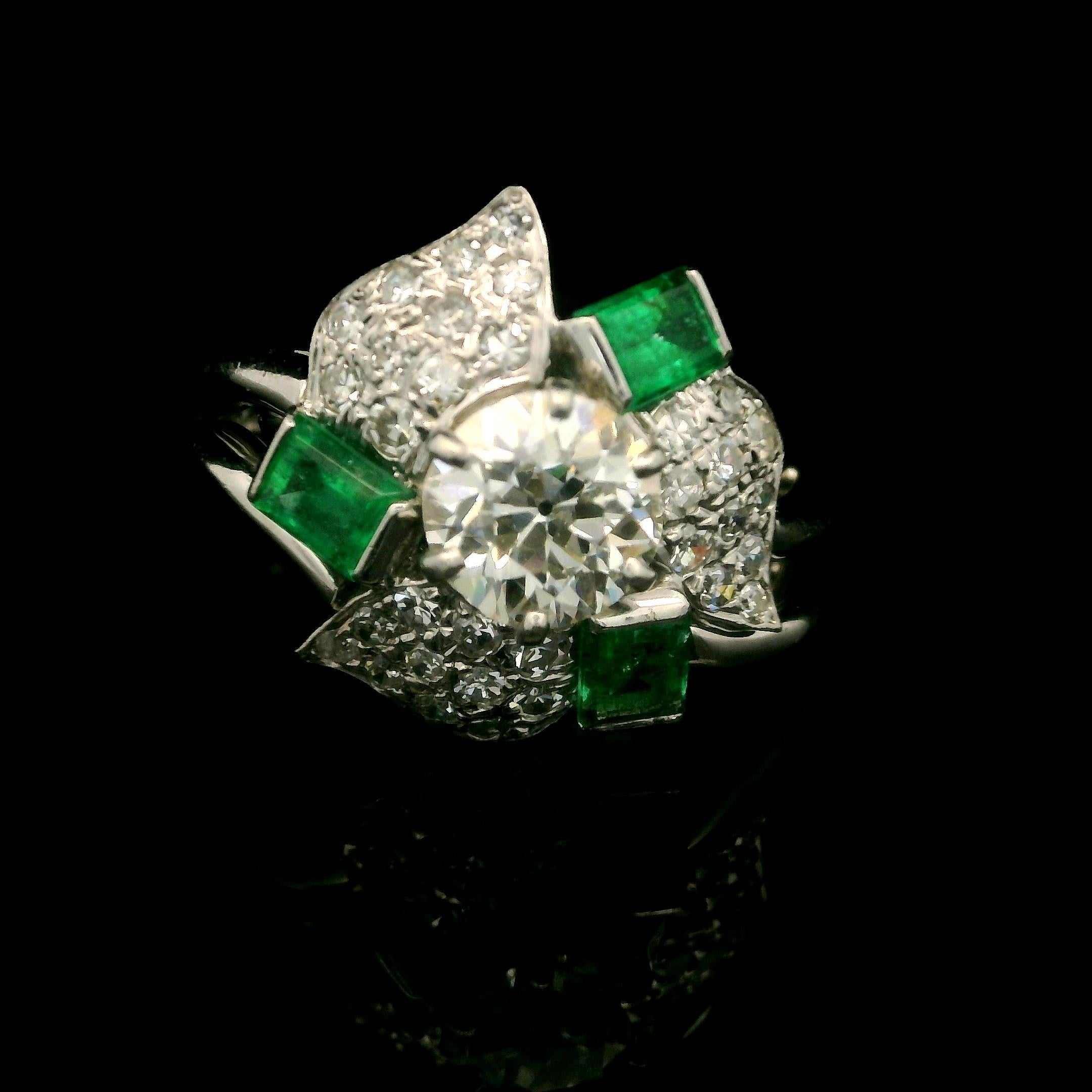 Vintage Platinum 1940s Mid Century 1.98ctw Diamond Emerald Flower Cocktail Ring For Sale 2