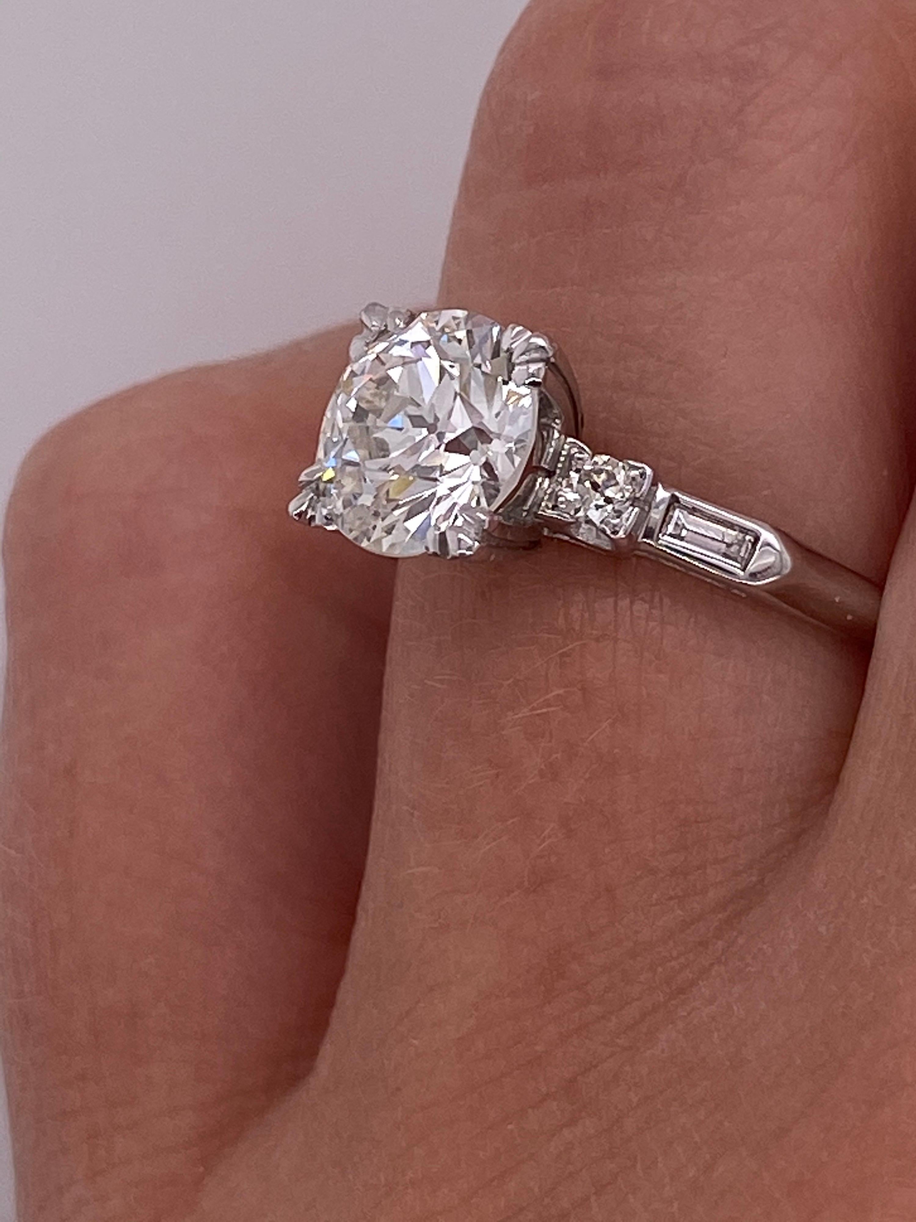 Vintage Platinum 1950s 1.90 Carat Diamond Engagement Ring For Sale 3