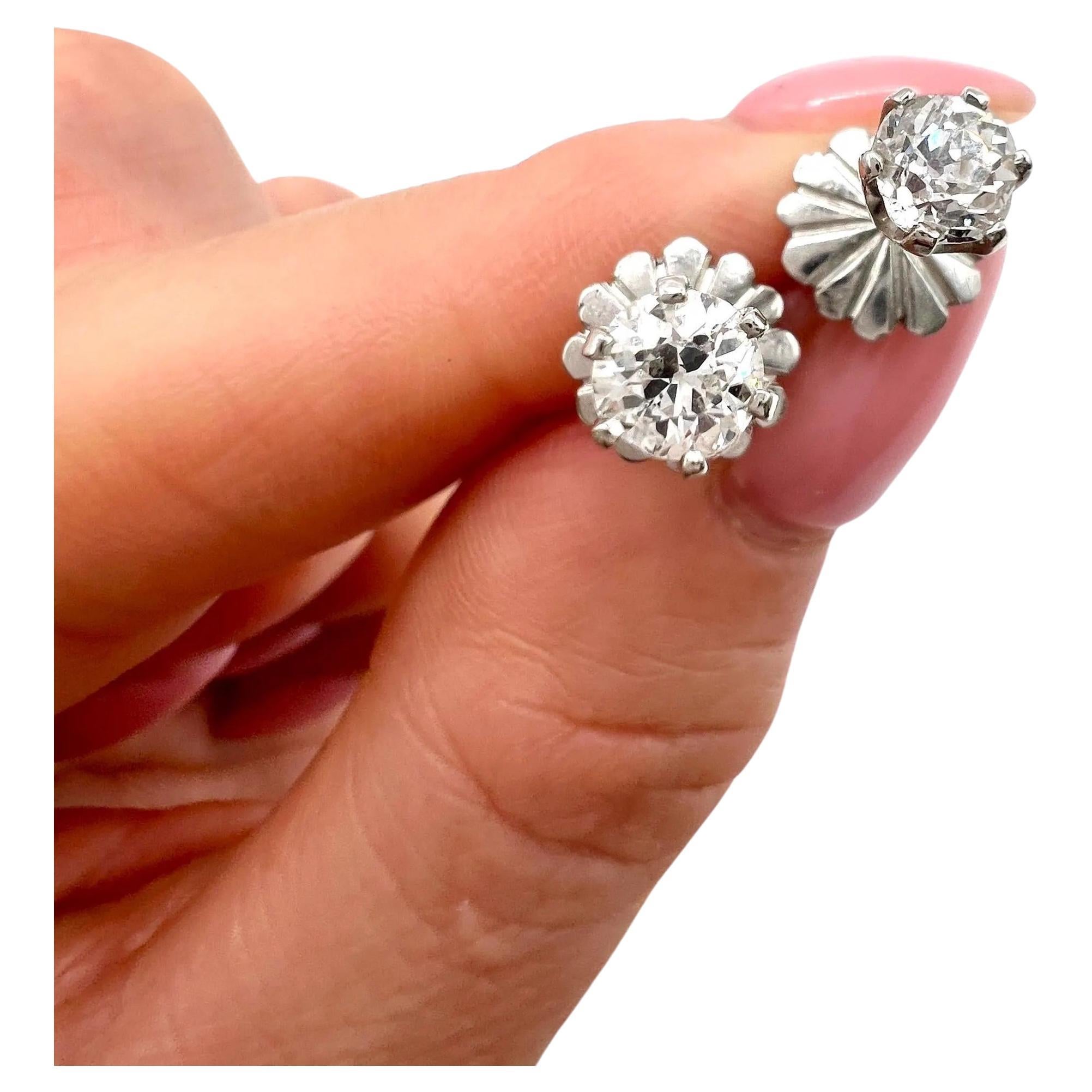 Vintage Platinum 1980s 0.95 Carat Diamond Stud Earrings with Screw Back Fittings