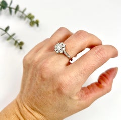 Vintage Platinum, 1980s 1.35 Carat Diamond Daisy Cluster Ring