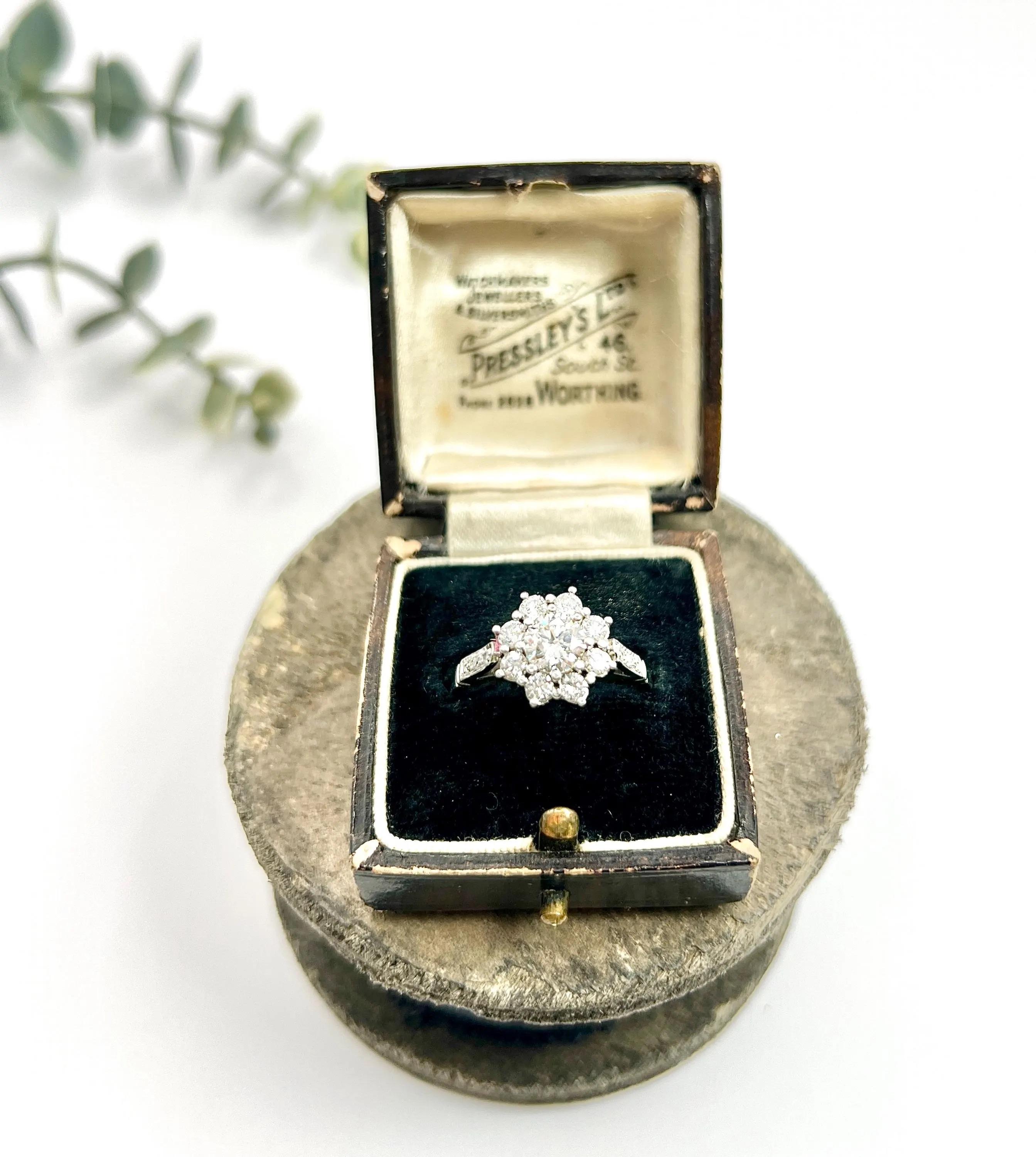 Vintage Platinum, 1980s 1.35 Carat Diamond Daisy Cluster Ring In Good Condition For Sale In Brighton, GB
