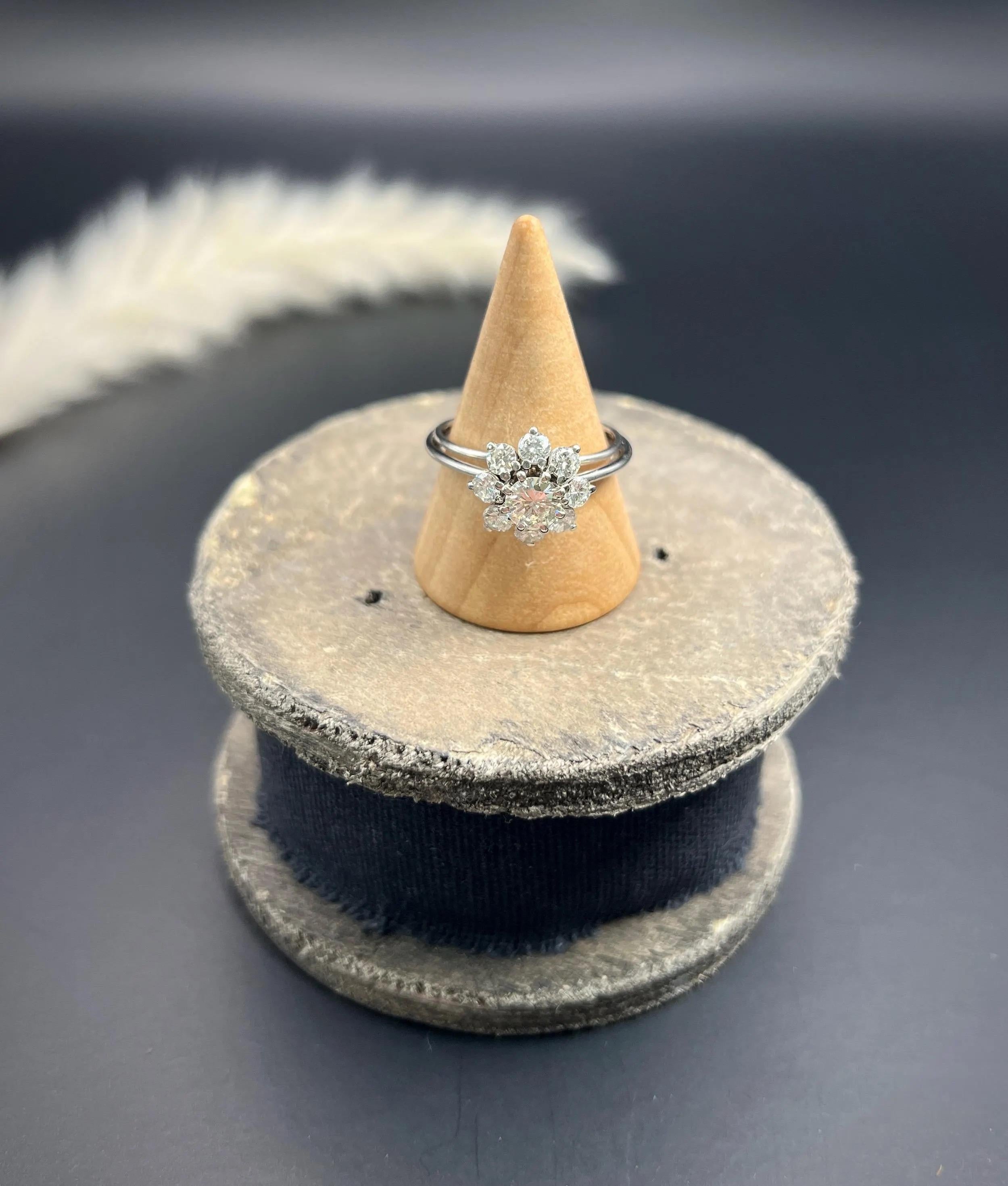 Vintage Platinum, 1980s 1.50ct Diamond Daisy Cluster Ring, Vintage Engagement Ri For Sale 5