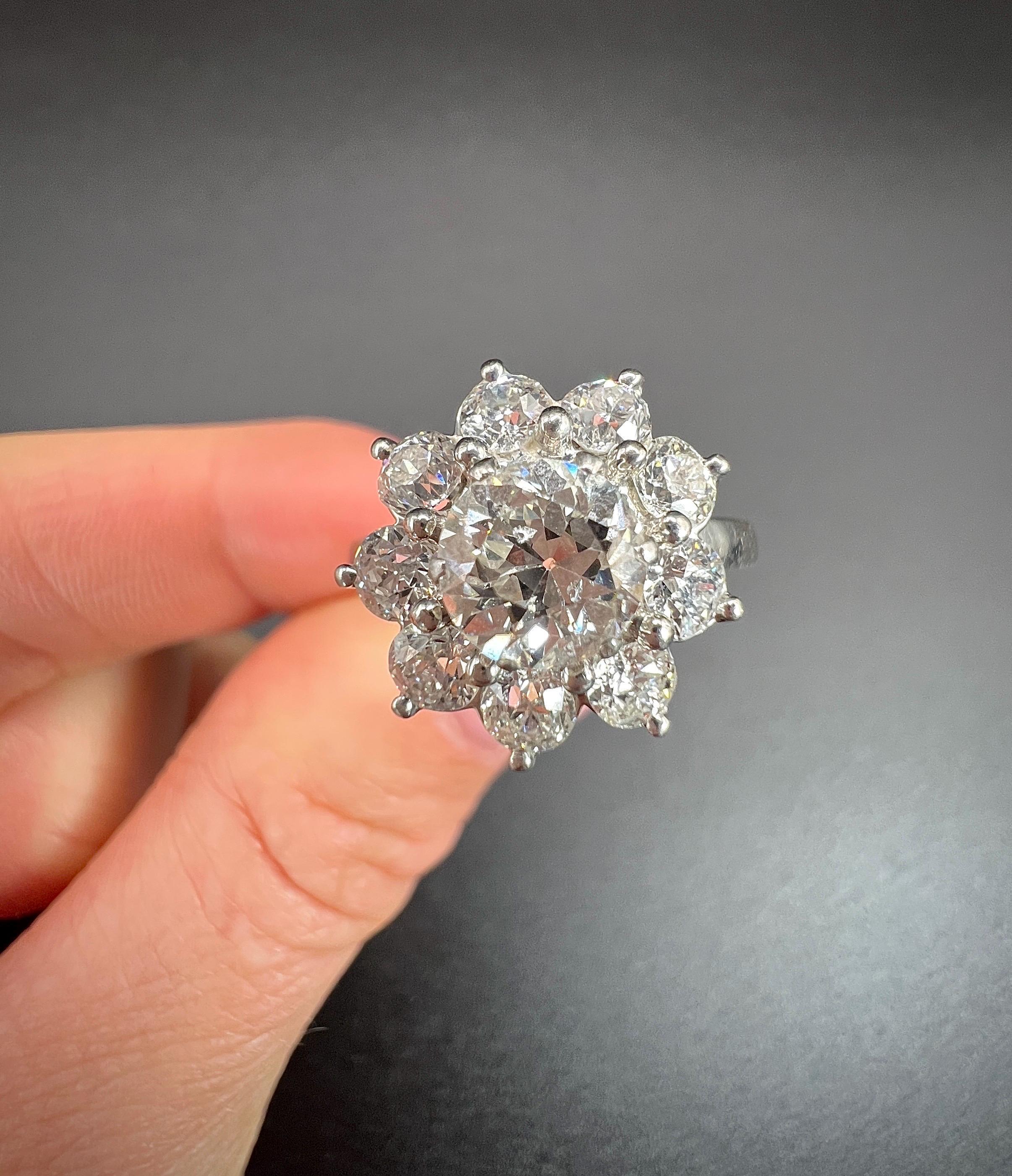 Gänseblümchen-Cluster-Ring aus Platin, 1980er Jahre, 2,20 Karat Diamant im Angebot 5
