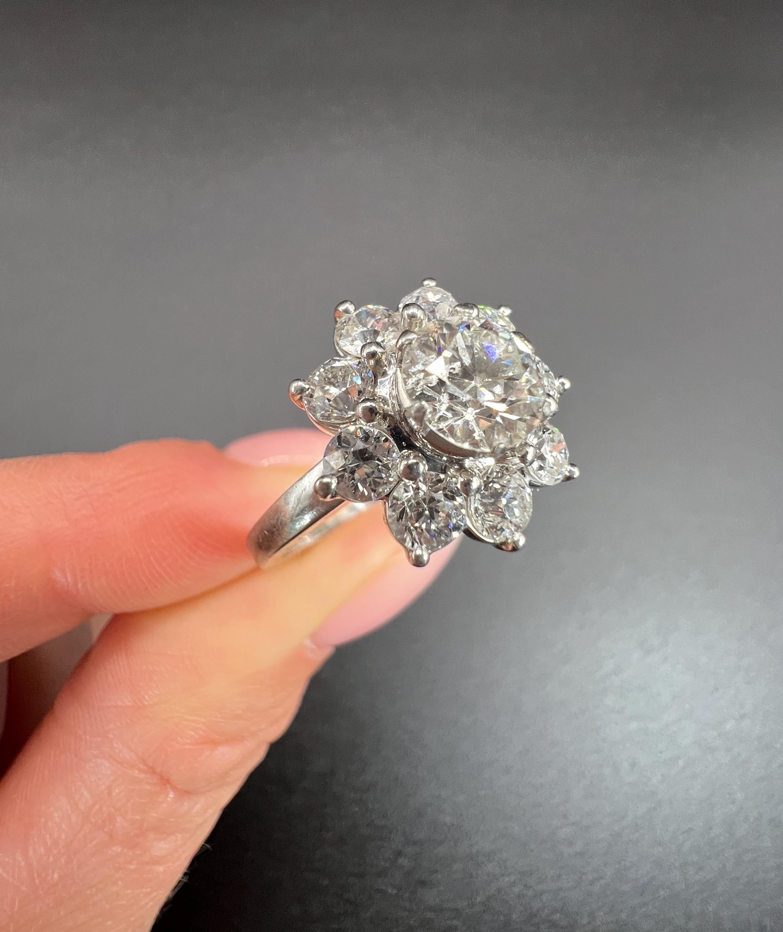 Gänseblümchen-Cluster-Ring aus Platin, 1980er Jahre, 2,20 Karat Diamant im Angebot 6