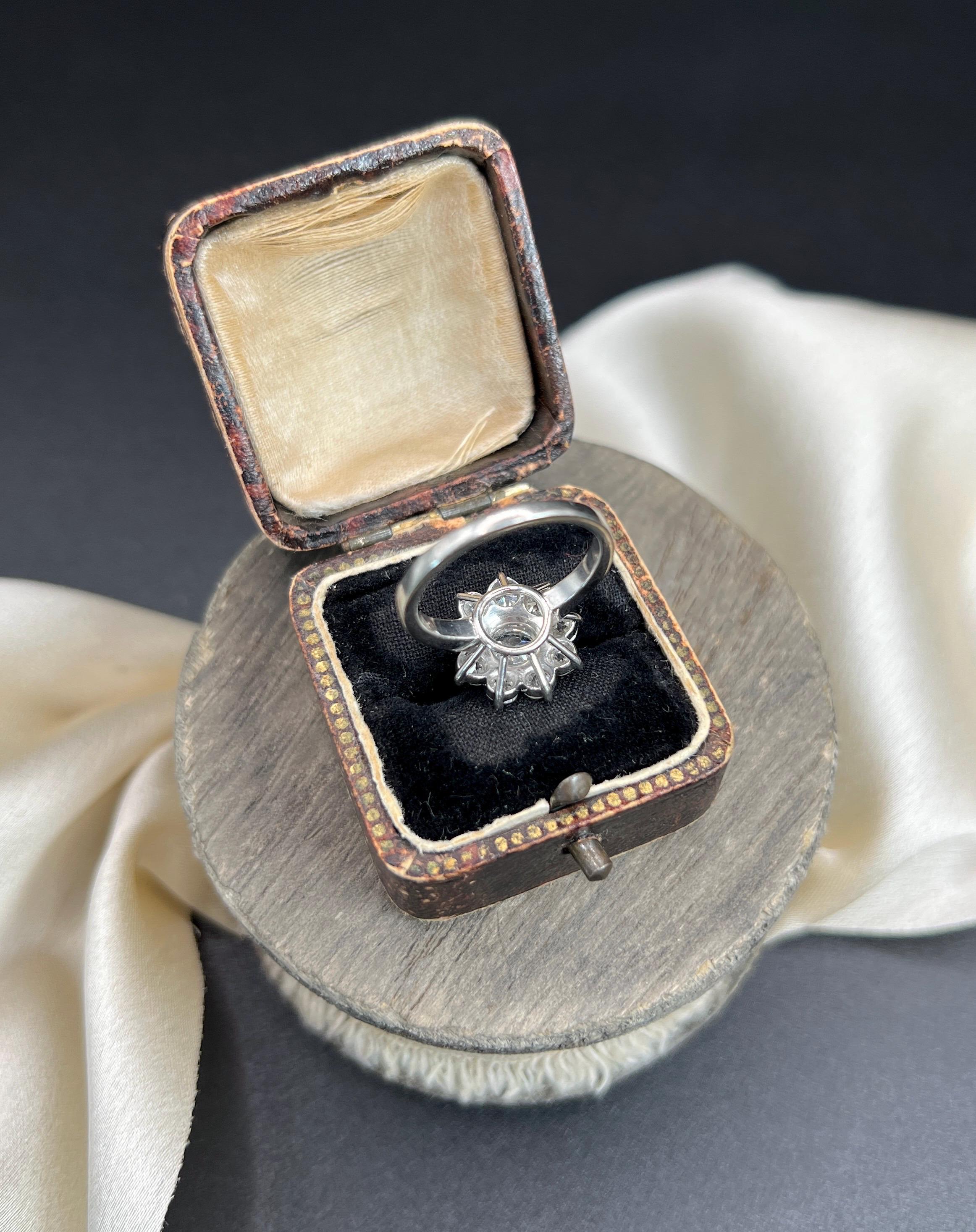 Gänseblümchen-Cluster-Ring aus Platin, 1980er Jahre, 2,20 Karat Diamant im Zustand „Gut“ im Angebot in Brighton, GB
