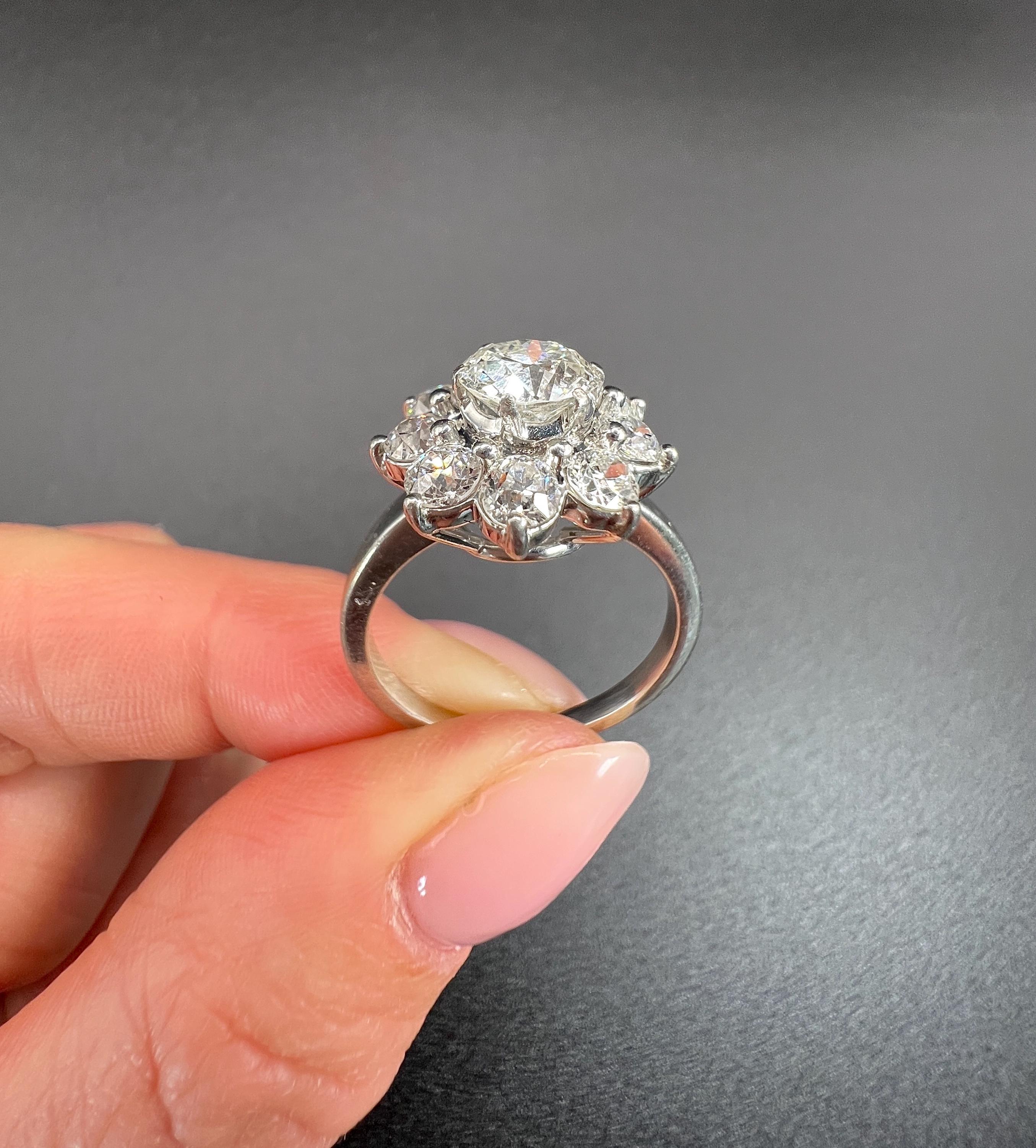 Gänseblümchen-Cluster-Ring aus Platin, 1980er Jahre, 2,20 Karat Diamant im Angebot 2
