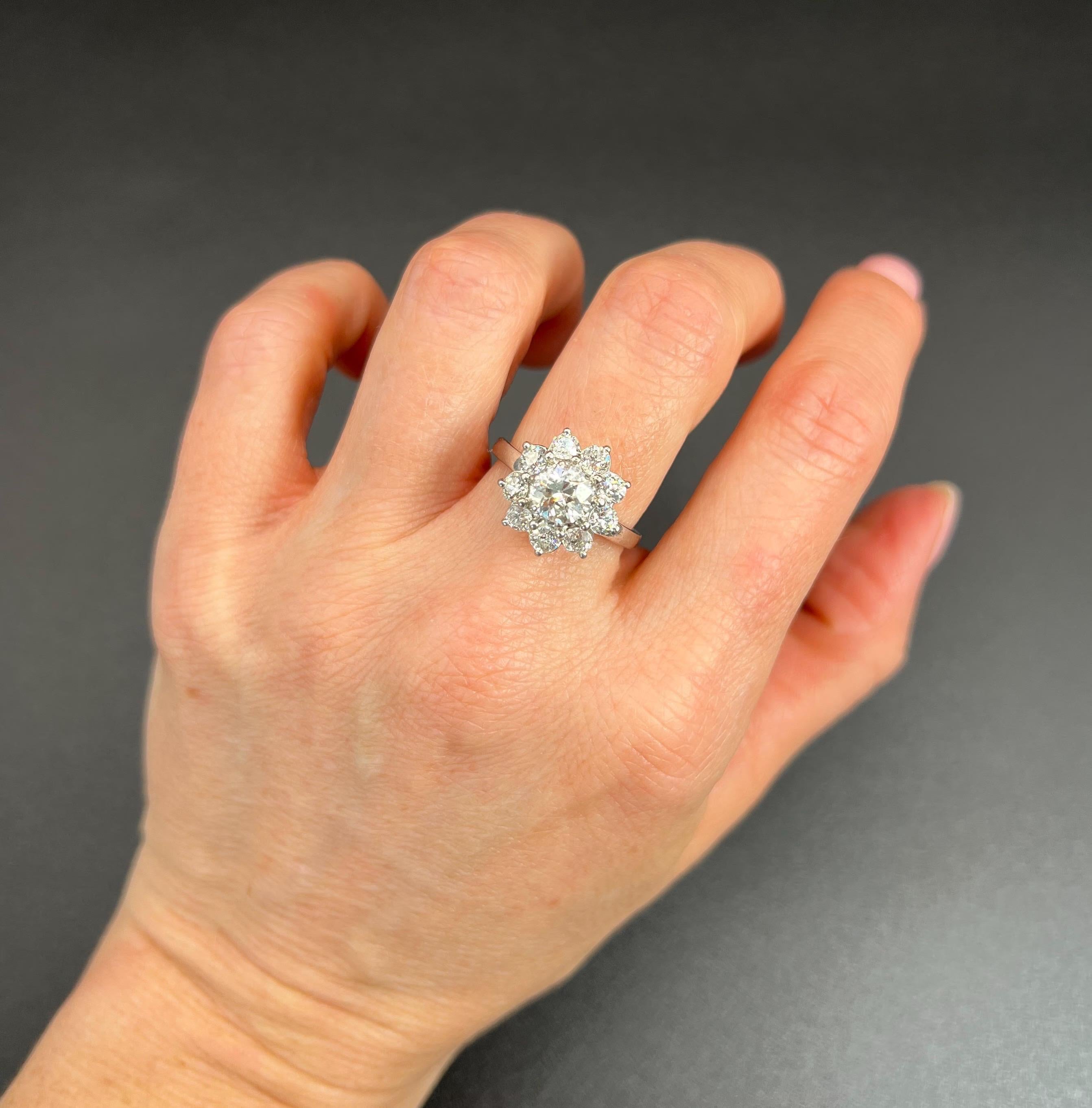 Gänseblümchen-Cluster-Ring aus Platin, 1980er Jahre, 2,20 Karat Diamant im Angebot 3