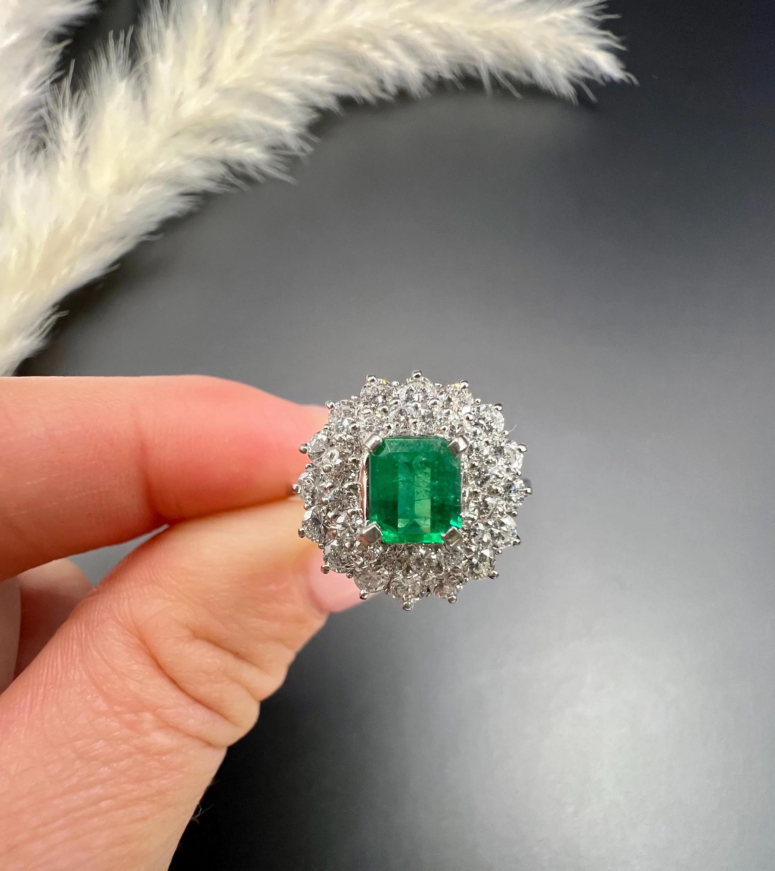 Women's or Men's Vintage Platinum 1980s Emerald & Brilliant Cut Diamond Cluster Ring For Sale