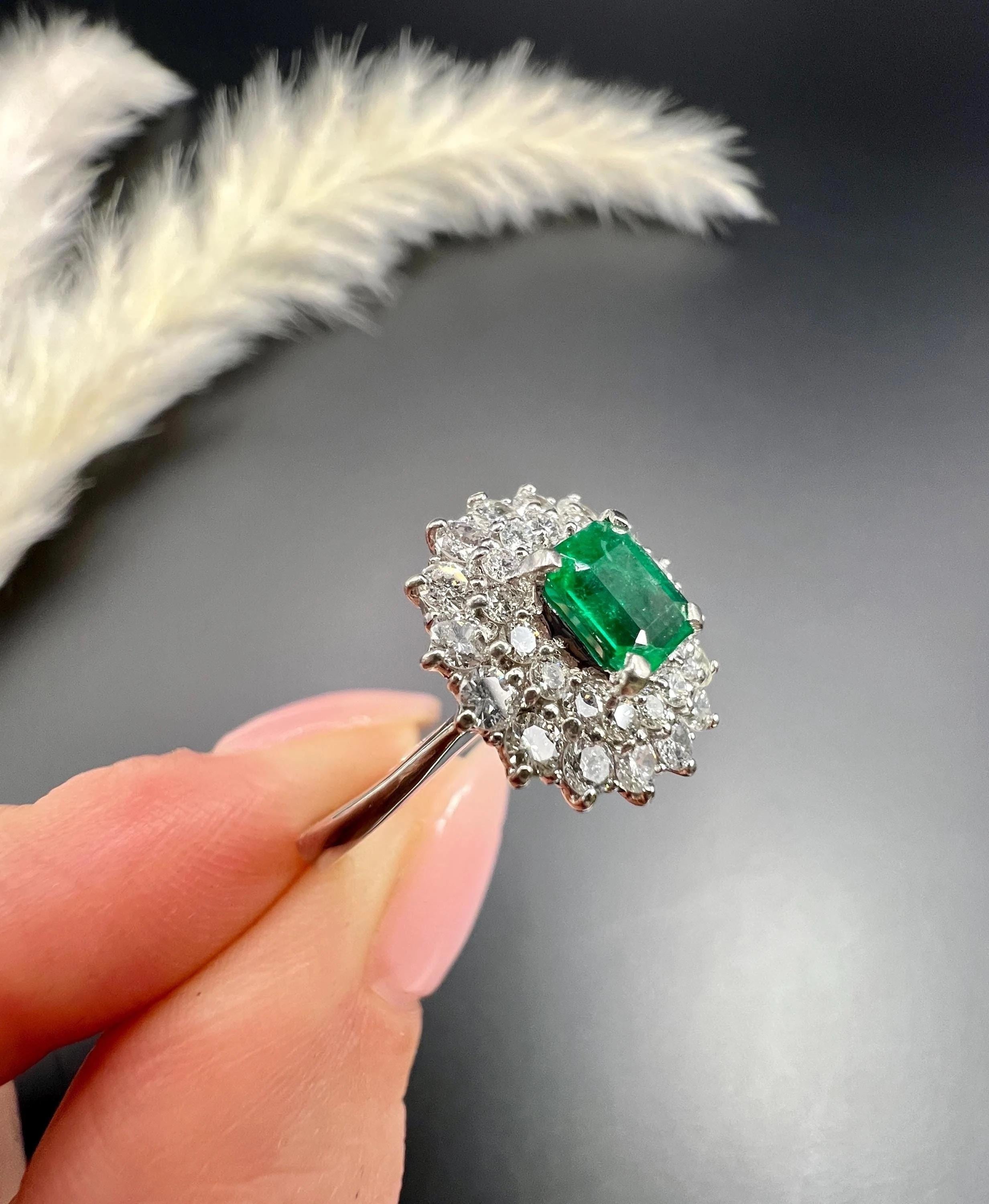 Vintage Platinum 1980s Emerald & Brilliant Cut Diamond Cluster Ring For Sale 1