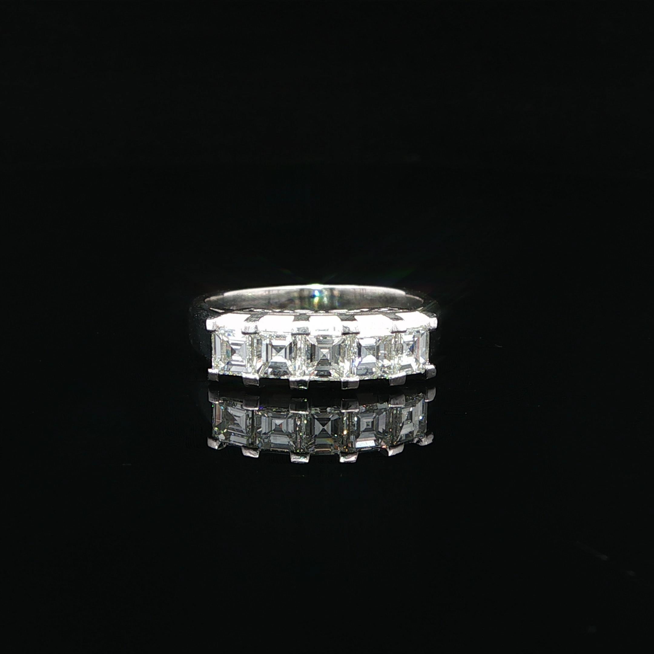 Anello vintage in platino da 1 ctw Carré Square Step Illusion Set con 5 pietre di diamante A. Stone in vendita 5